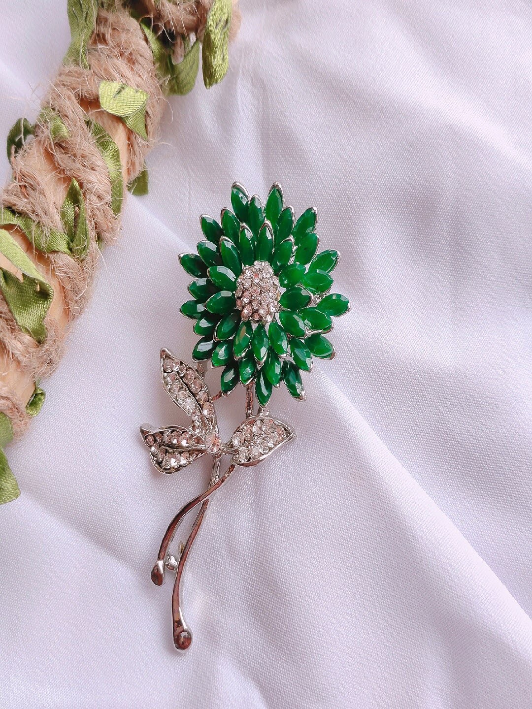 

Mahi Alloy Sunflower-Charm Brooch, Green