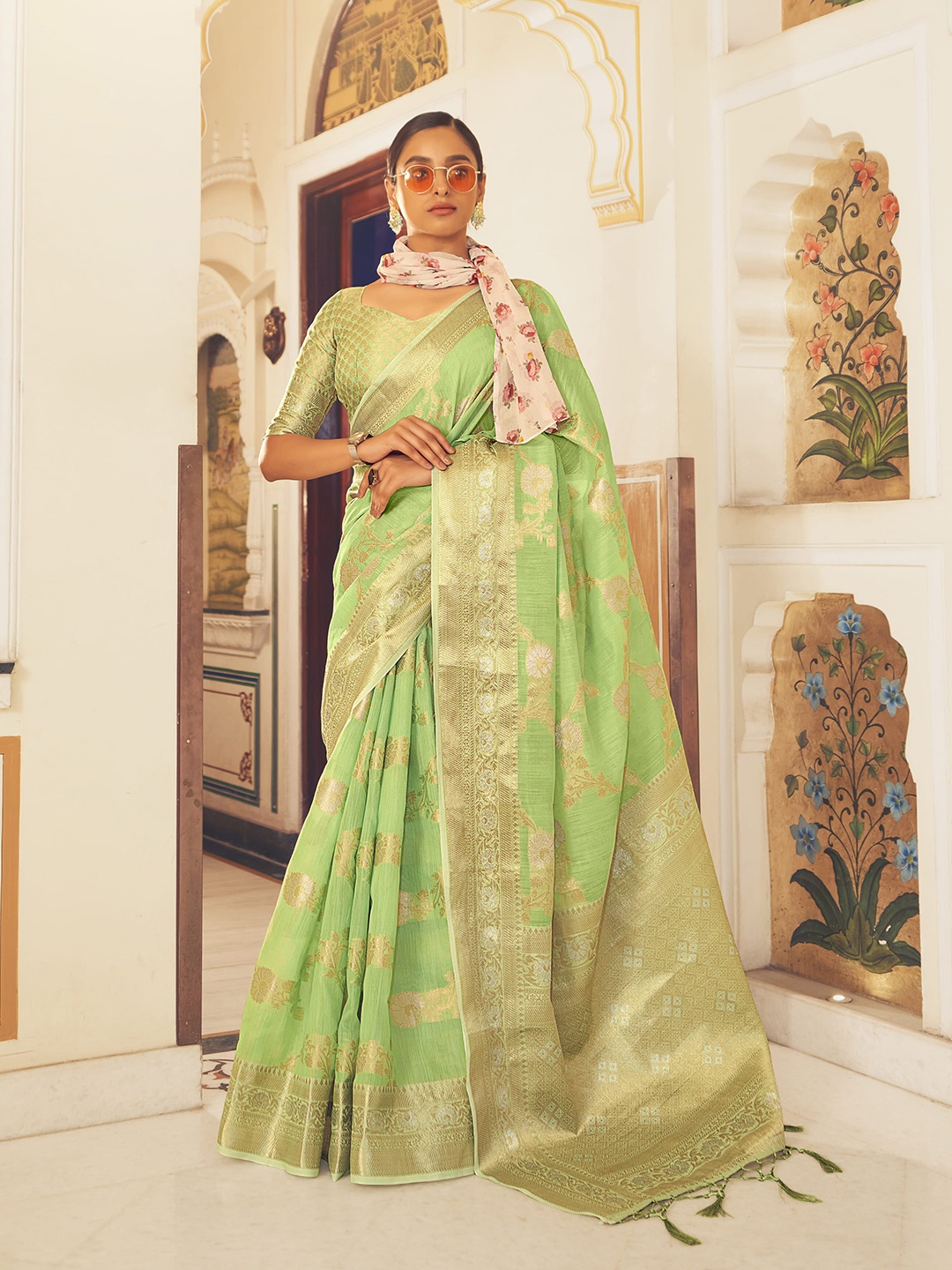 

elora Woven Design Zari Pure Linen Saree, Green