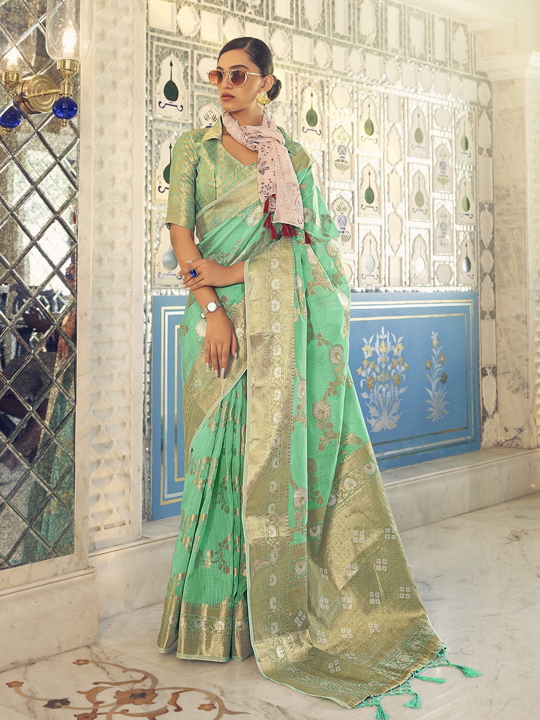 

elora Woven Design Zari Pure Linen Saree, Green