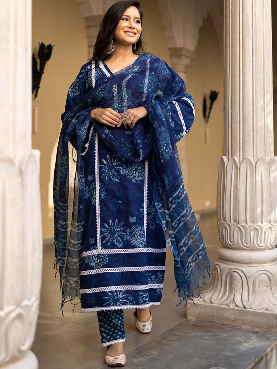 

AACHHO Floral Printed Pure Cotton Kurta with Trousers & Dupatta, Blue