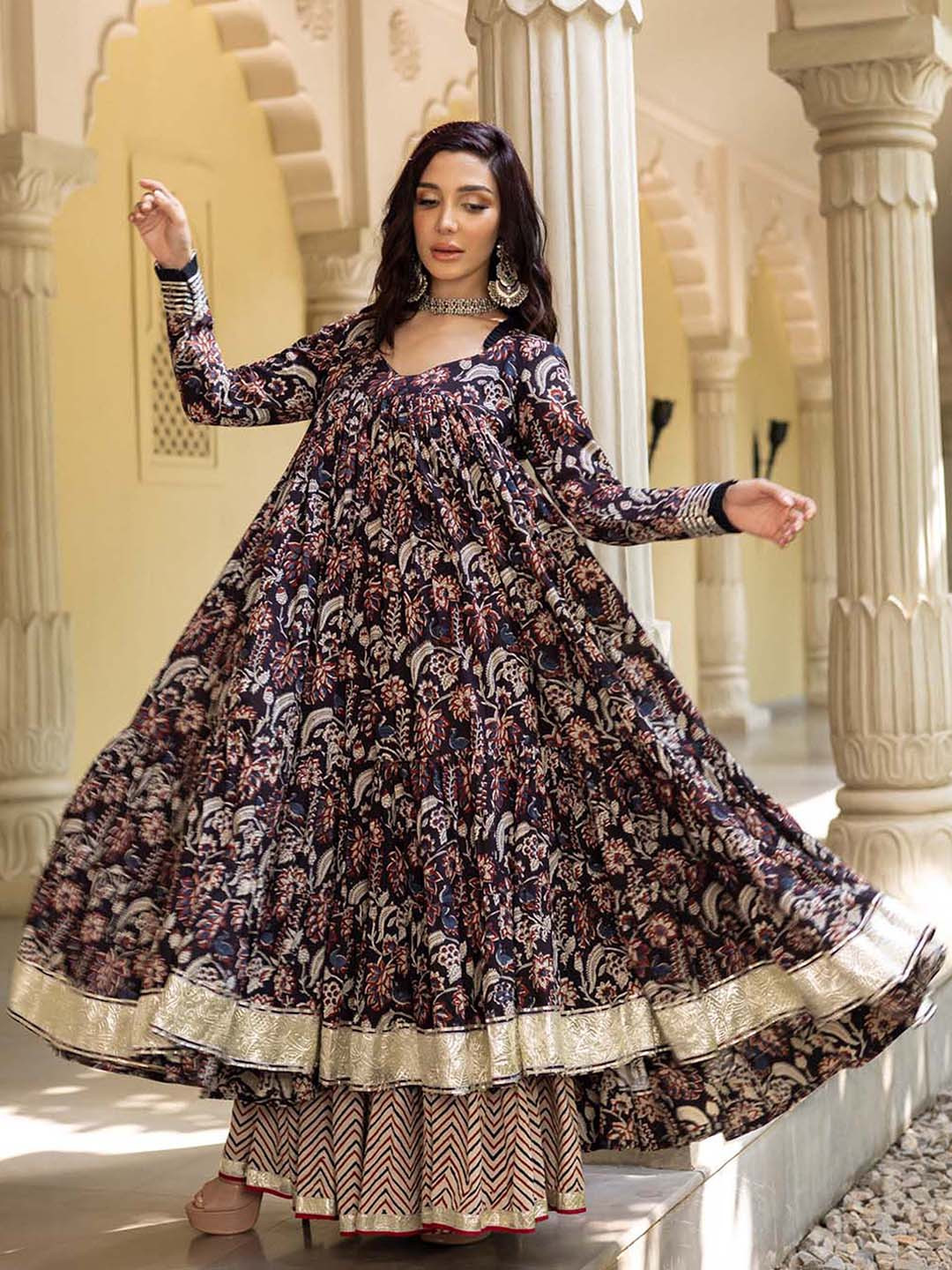 

AACHHO Women Floral Printed Empire Gotta Patti Pure Cotton Kurta & Sharara & With Dupatta, Black