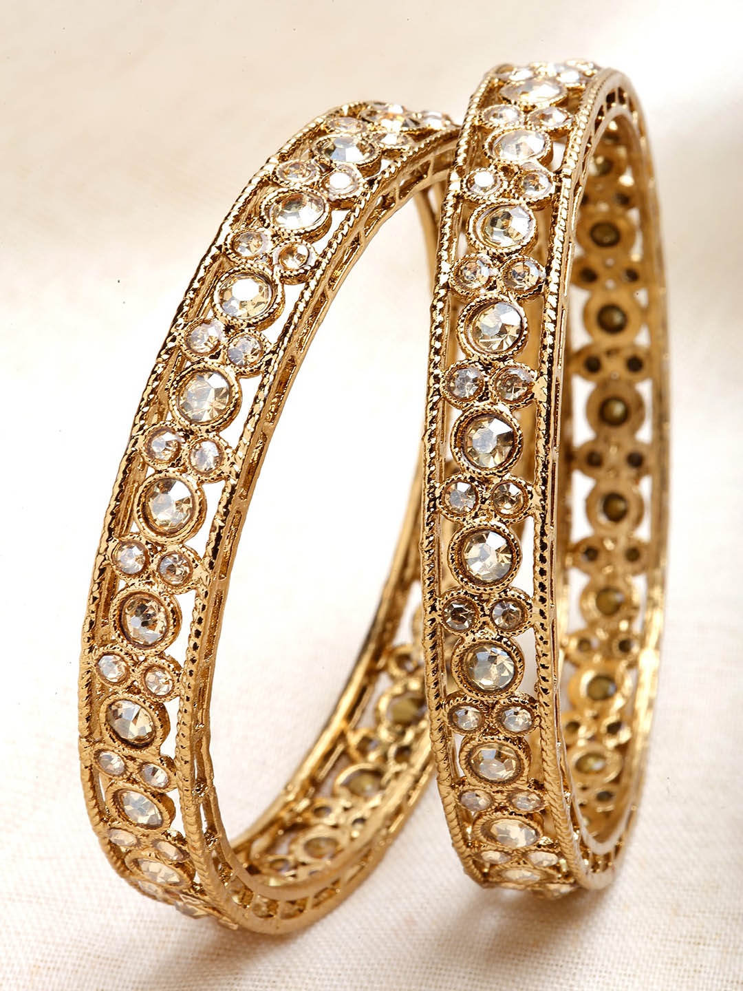 

KARATCART Set of 2 Gold-Plated Kundan Stones-Studded Rajwadi Antique Bangle