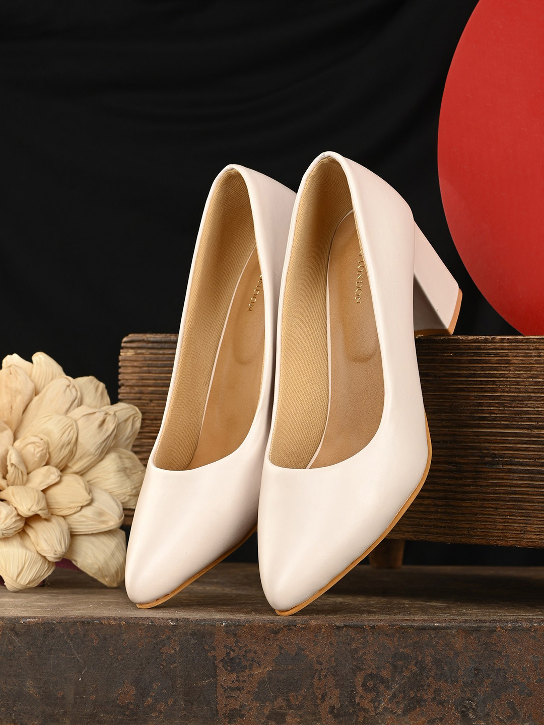 

CLOG LONDON Women Textured Block Pumps, Off white