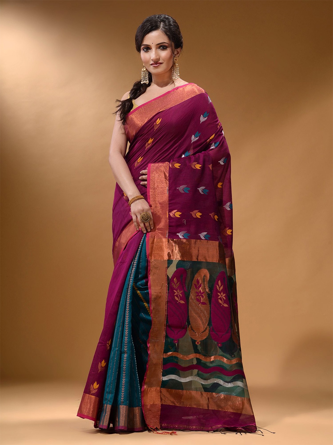 

Arhi Woven Design Zari Bordered Saree, Magenta