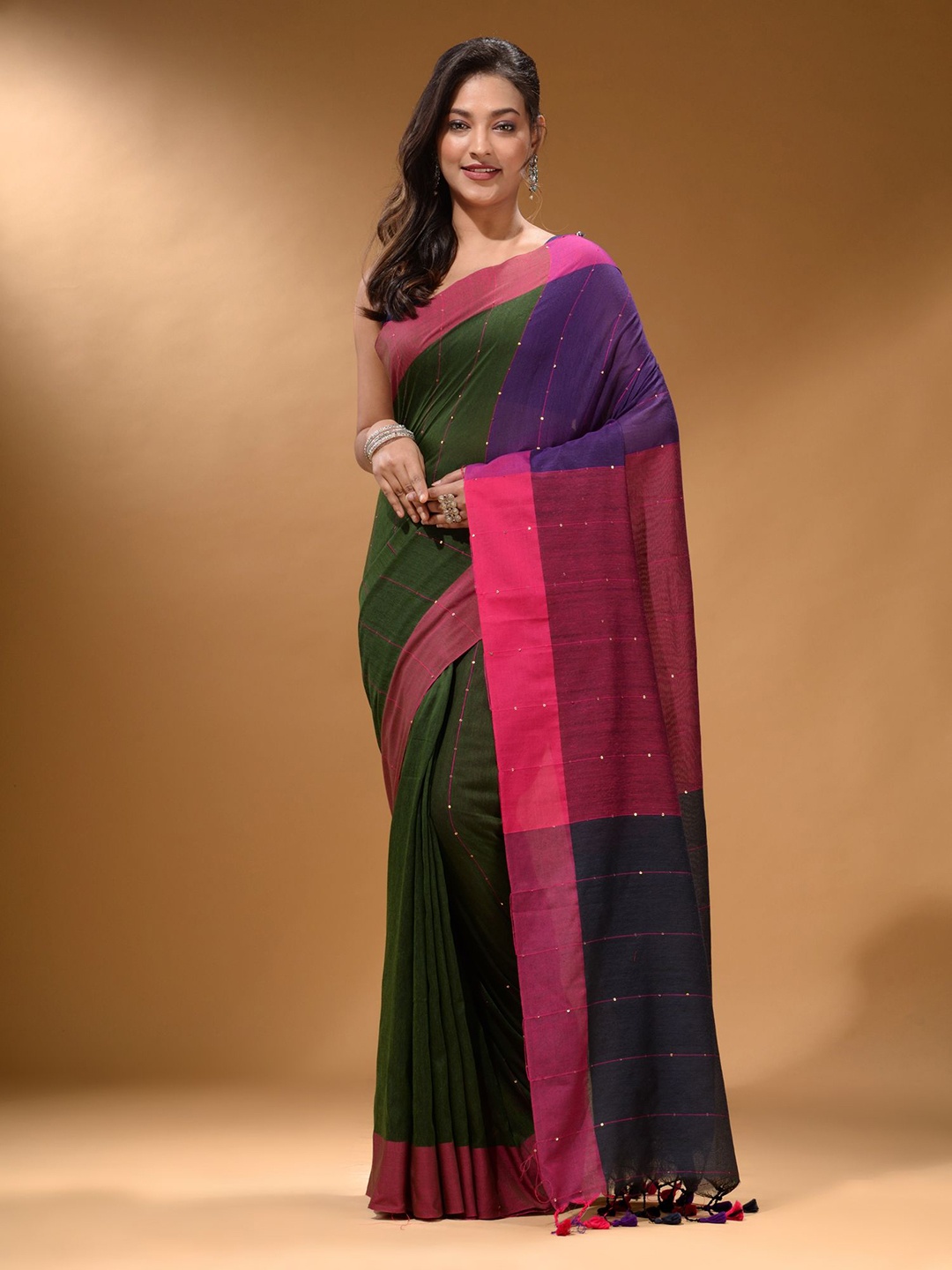 

Arhi Colourblocked Sequinned Pure Cotton Saree, Green