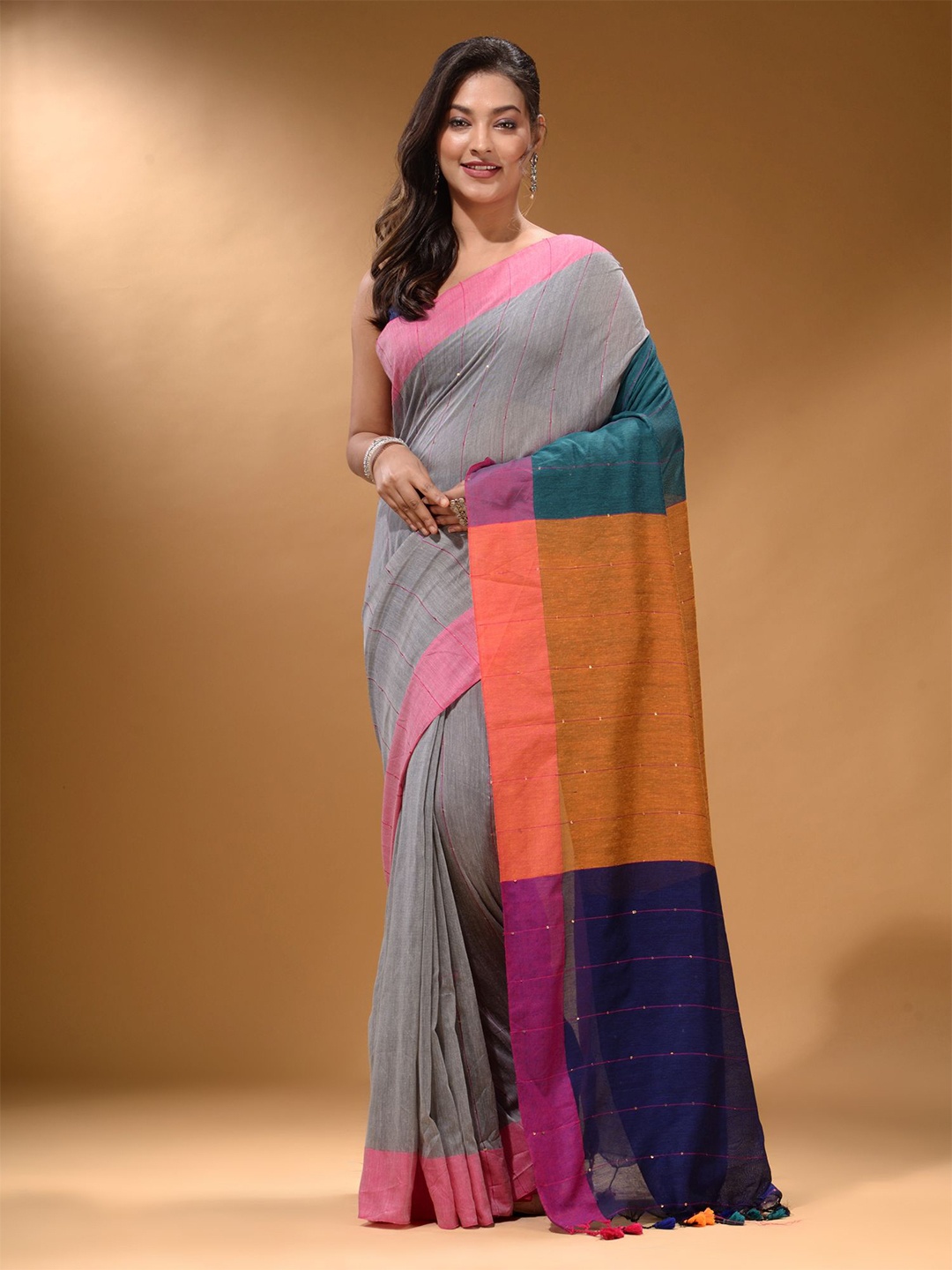 

Arhi Embellished Sequinned Pure Cotton Saree, Grey