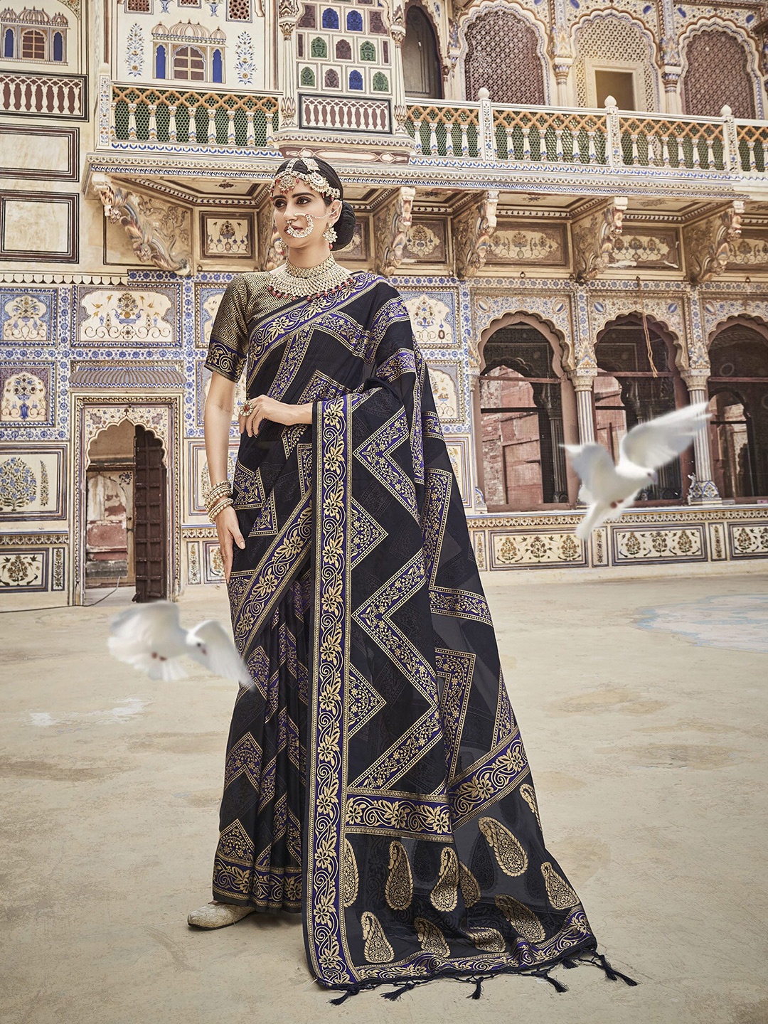 

elora Woven Design Ethnic Motifs Zari Organza Saree, Black