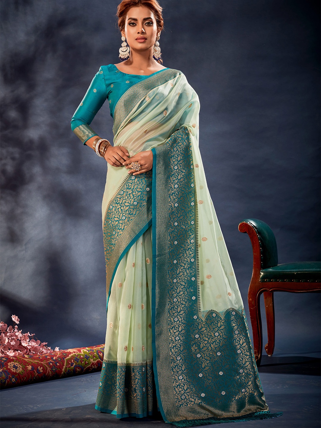 

elora Woven Design Zari Saree, Off white