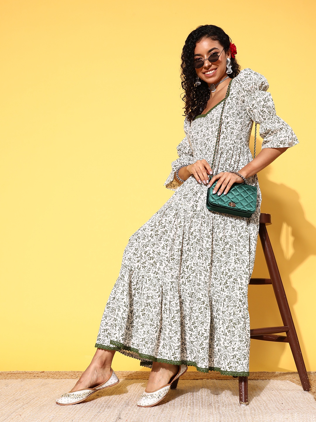 

Inddus Green & White Floral Print Sweetheart Neck Puff Sleeves Maxi Dress