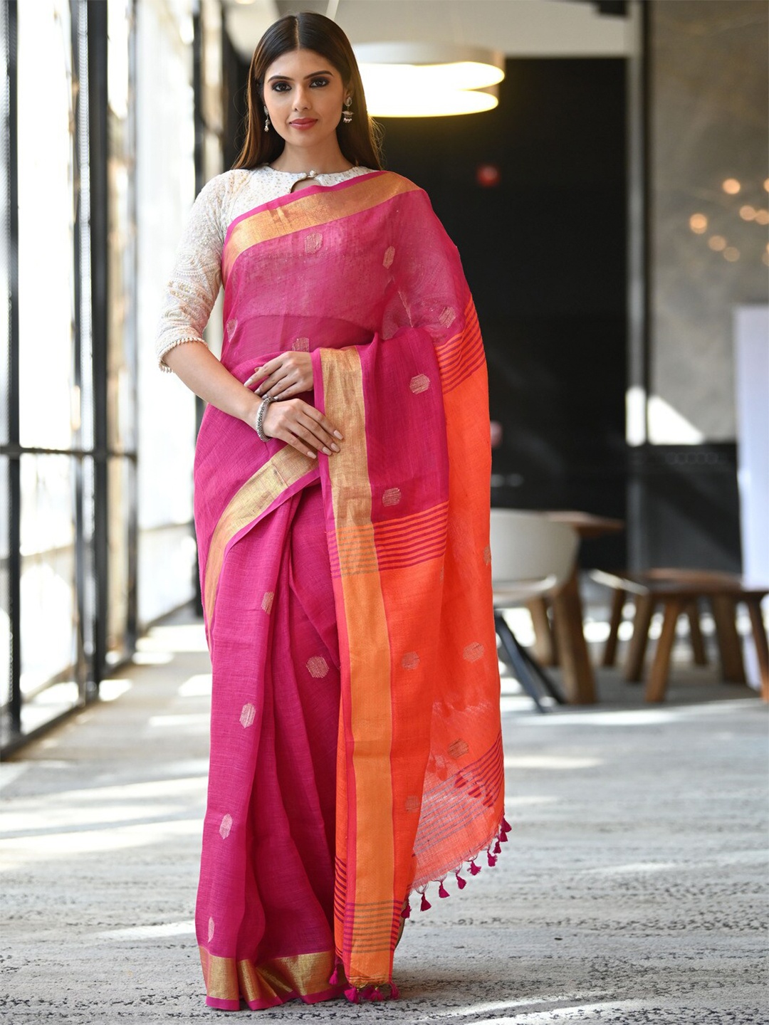 

BEATITUDE Woven Design Zari Pure Linen Saree, Pink