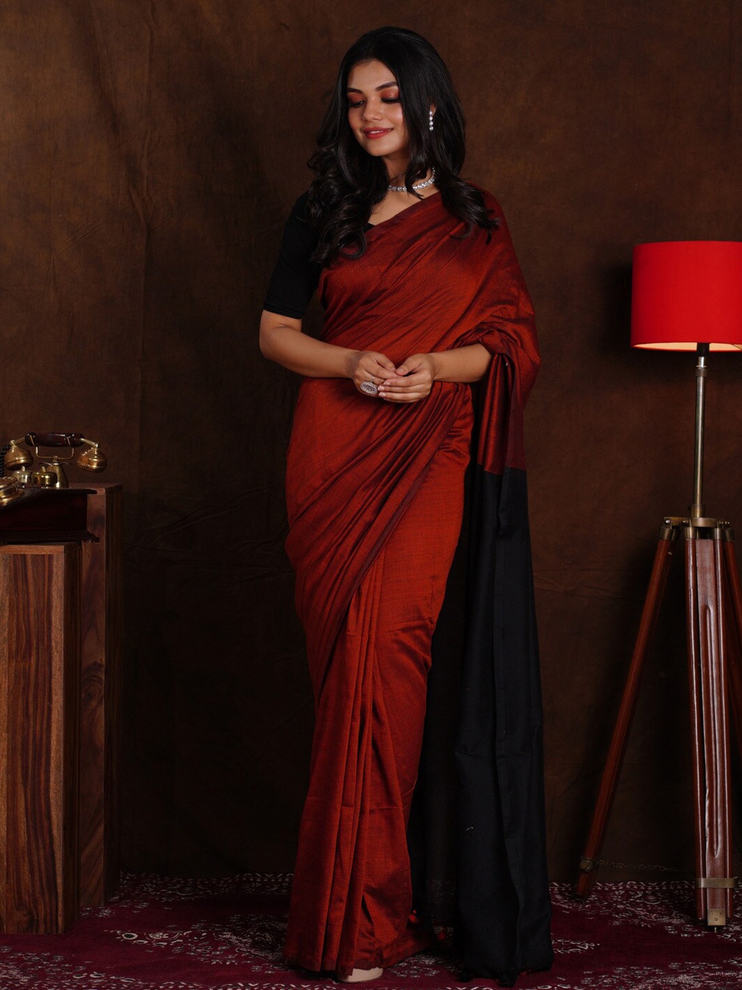 

BEATITUDE Woven Design Silk Cotton Saree, Red