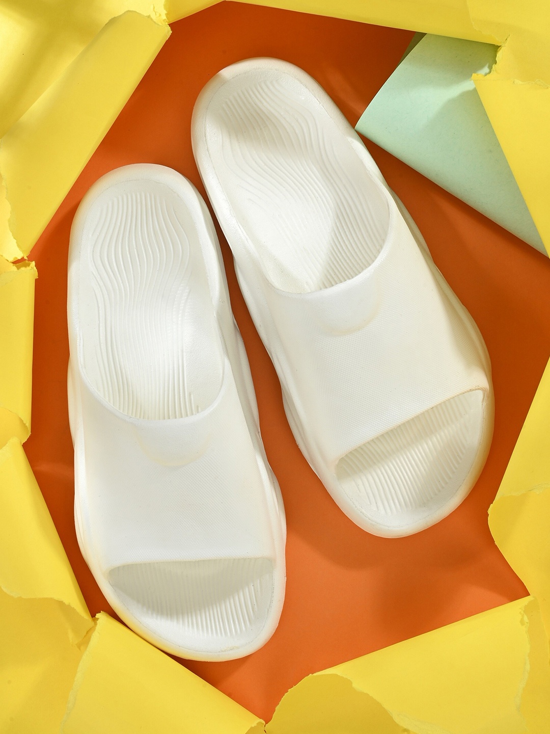 

HRX by Hrithik Roshan Men Rubber Sliders, White