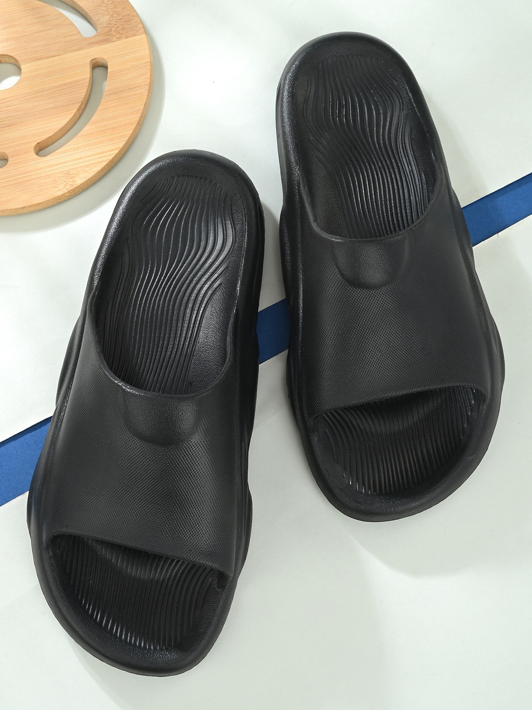 

HRX by Hrithik Roshan Men Rubber Sliders, Black