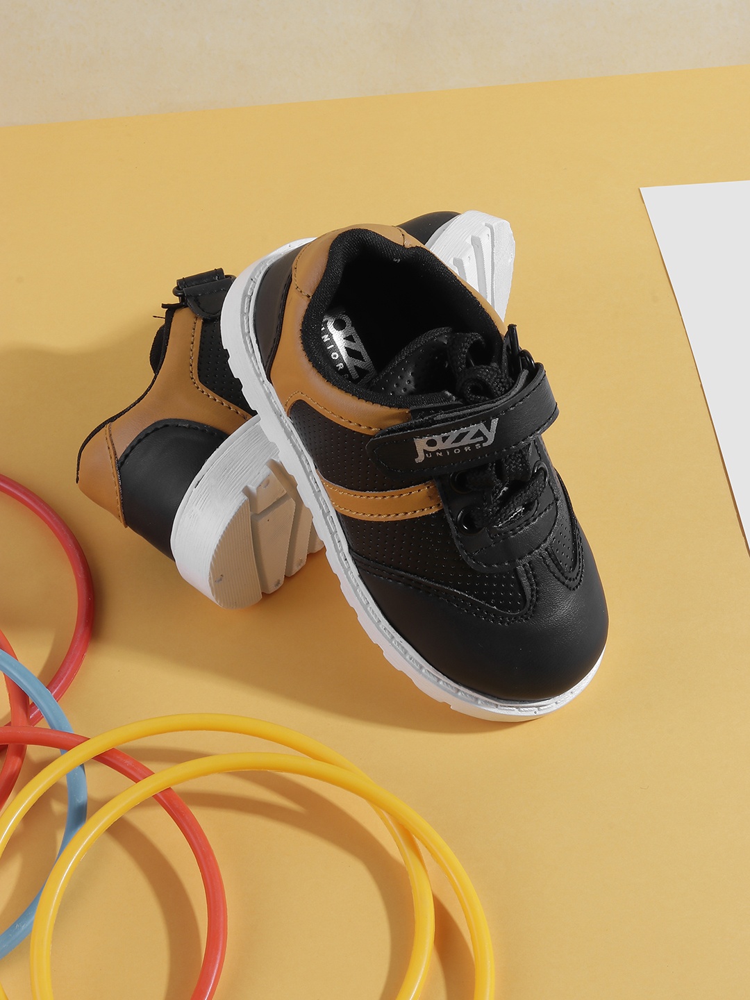 

Jazzy Juniors Boys Colourblocked Sneakers, Black