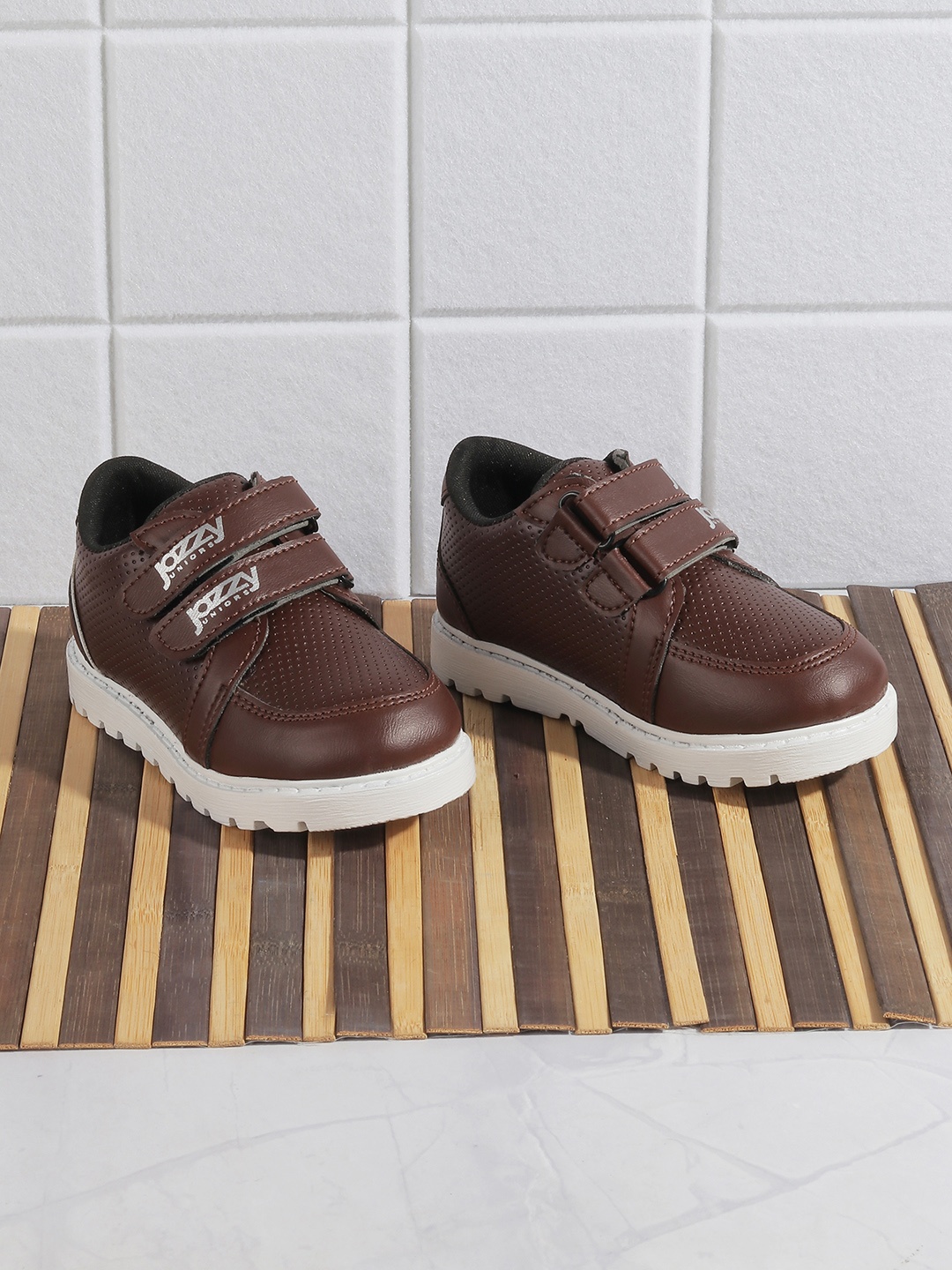 

Jazzy Juniors Boys Padded Velcro Sneakers, Brown