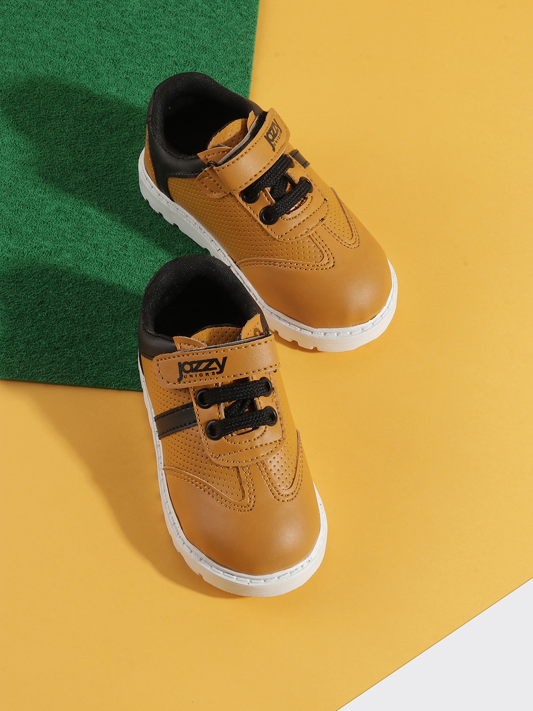 

Jazzy Juniors Boys Colourblocked Velcro Sneakers, Yellow