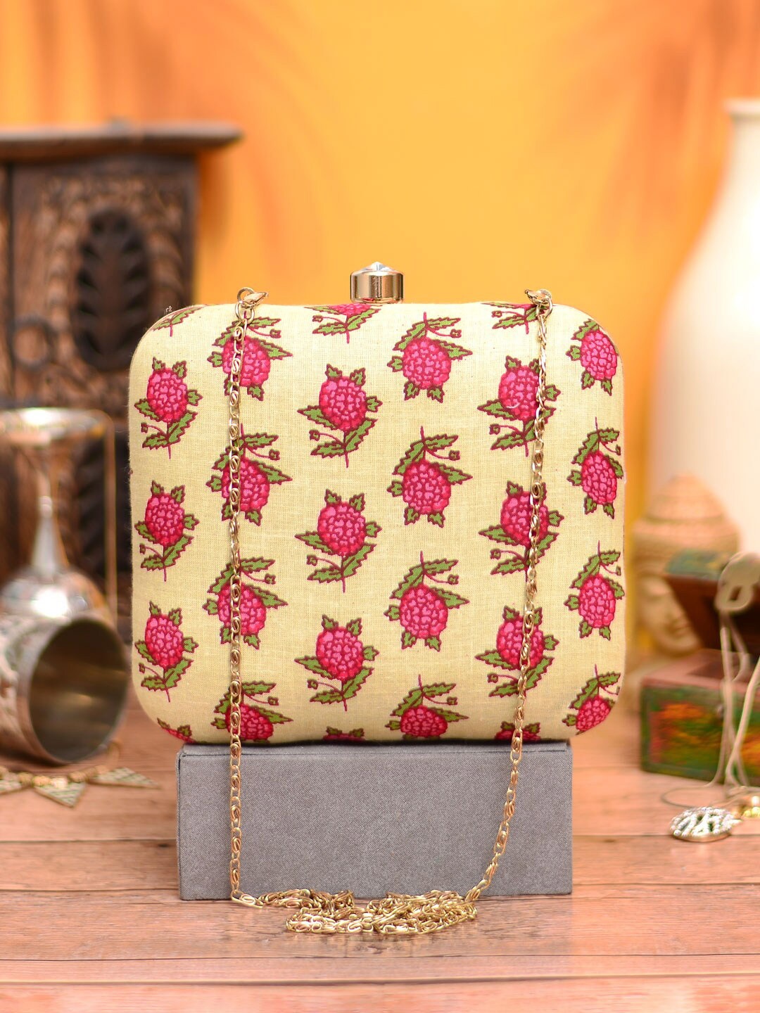 

ARTKLIM Women Printed Fabric Shoulder Strap Box Clutch, Cream