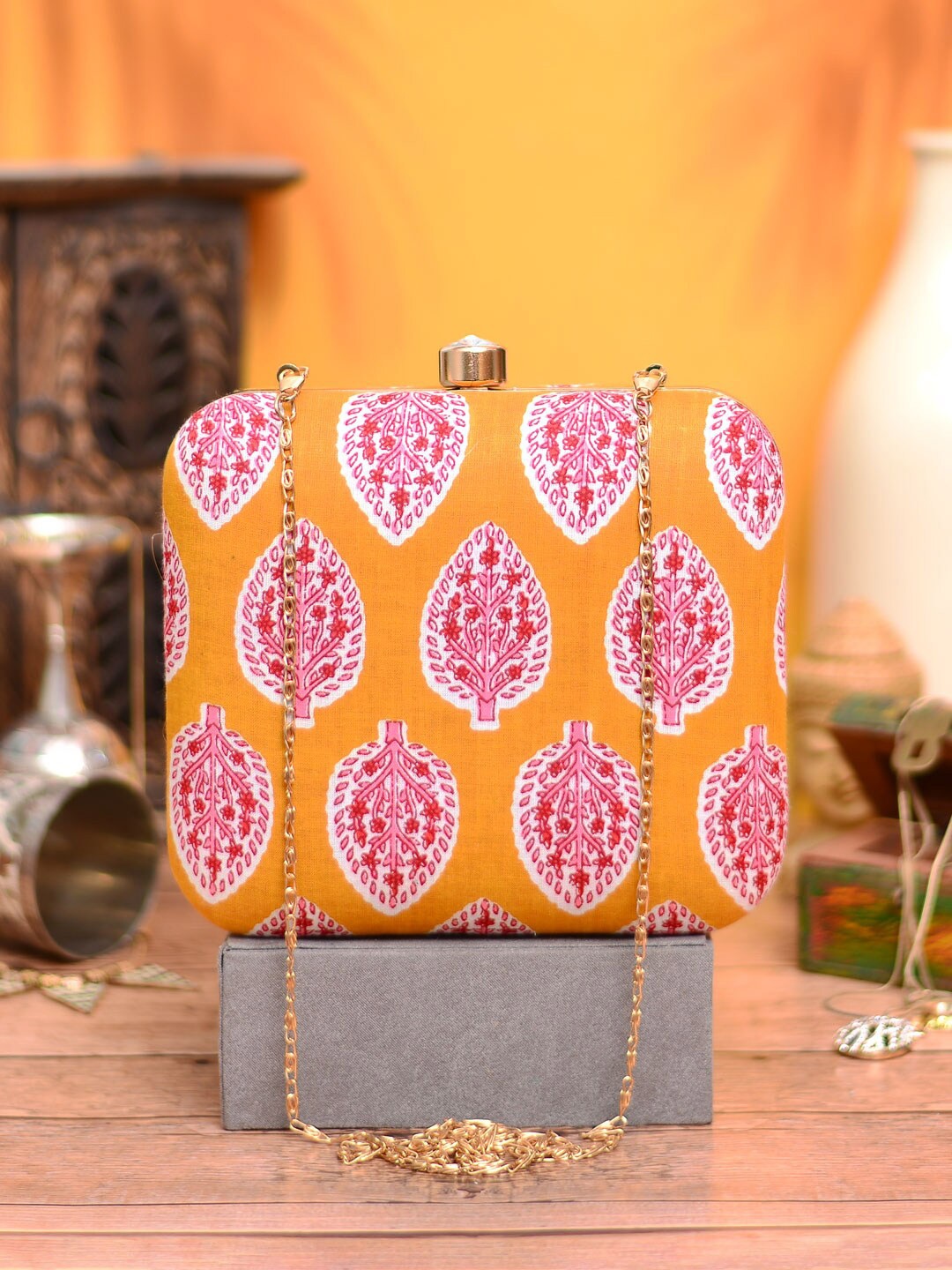 

ARTKLIM Women Printed Fabric Shoulder Strap Box Clutch, Yellow