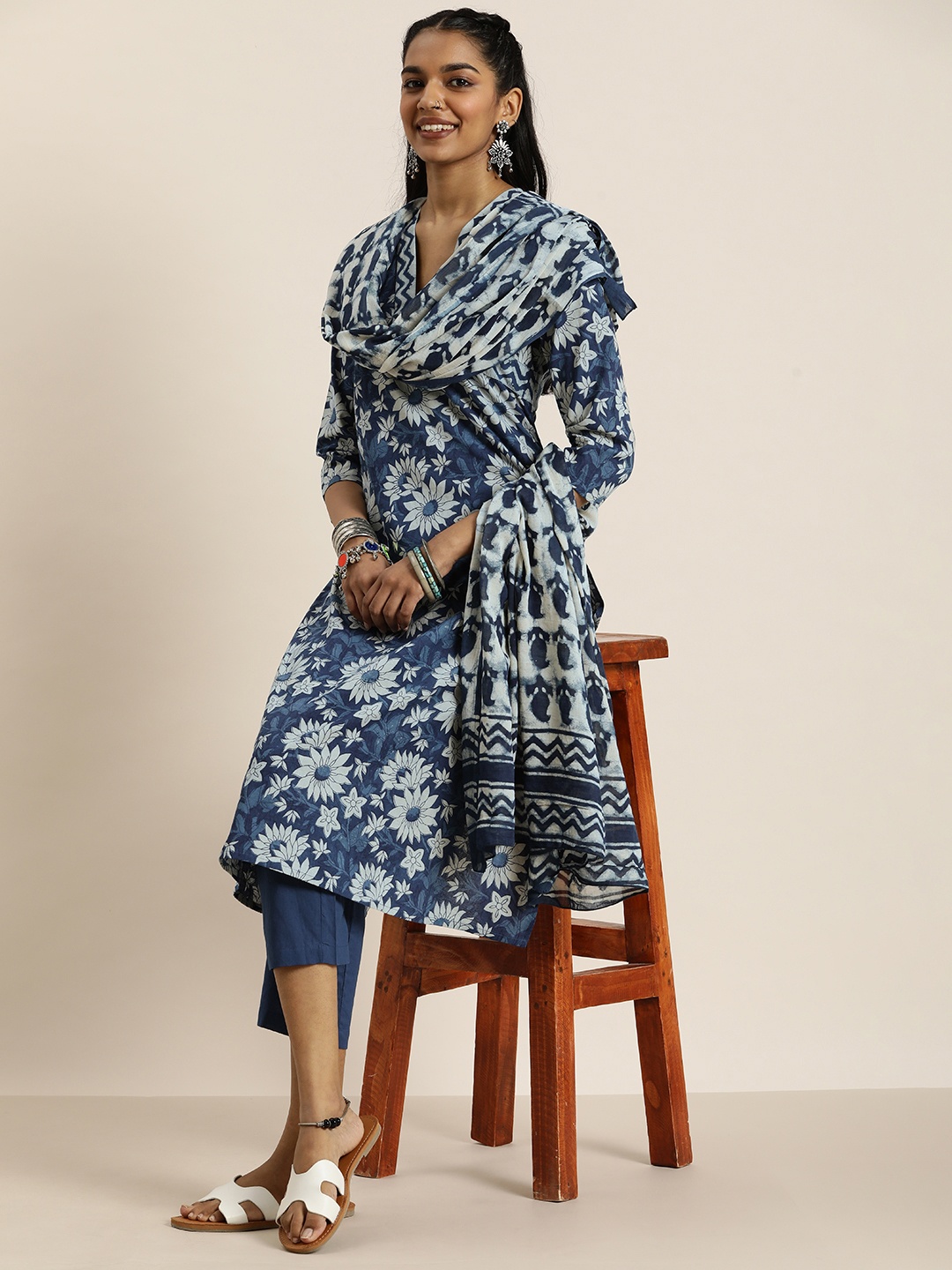 

Taavi Indigo Floral Printed Pure Cotton Kurta with Trousers & With Dupatta, Blue