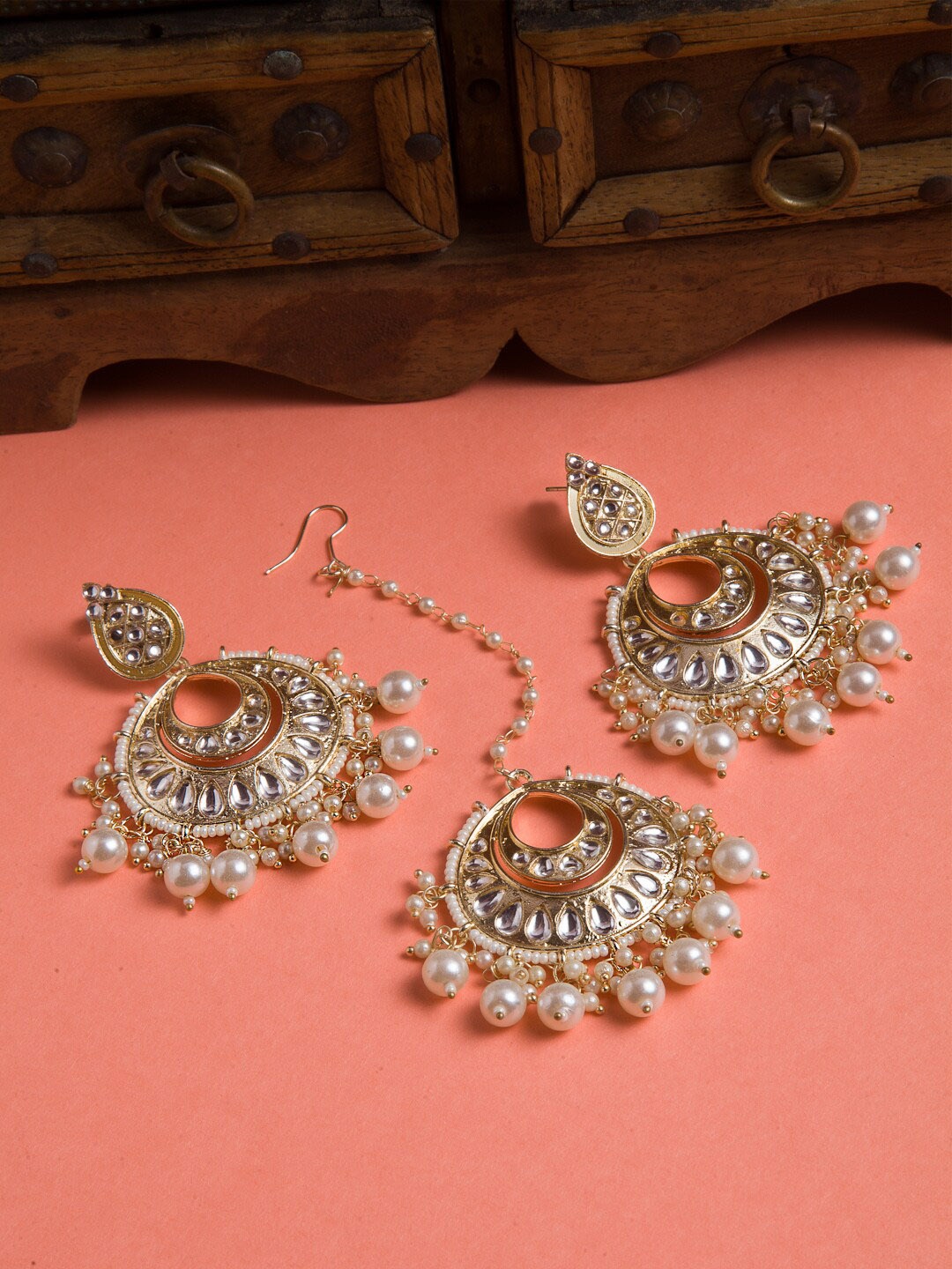 

PANASH Gold-Plated White Kundan Stone Studded Maang Tika with Earrings