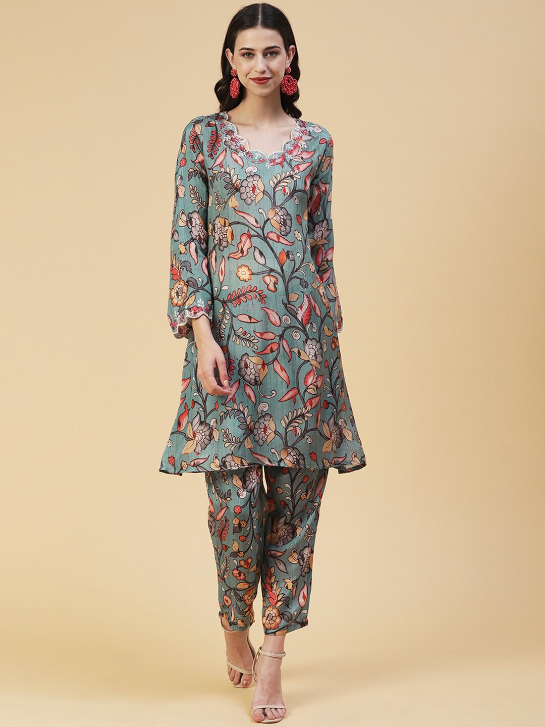 

FASHOR Women Floral Printed Resham Embroidered Scalped Neck Kurta with Trousers, Sea green