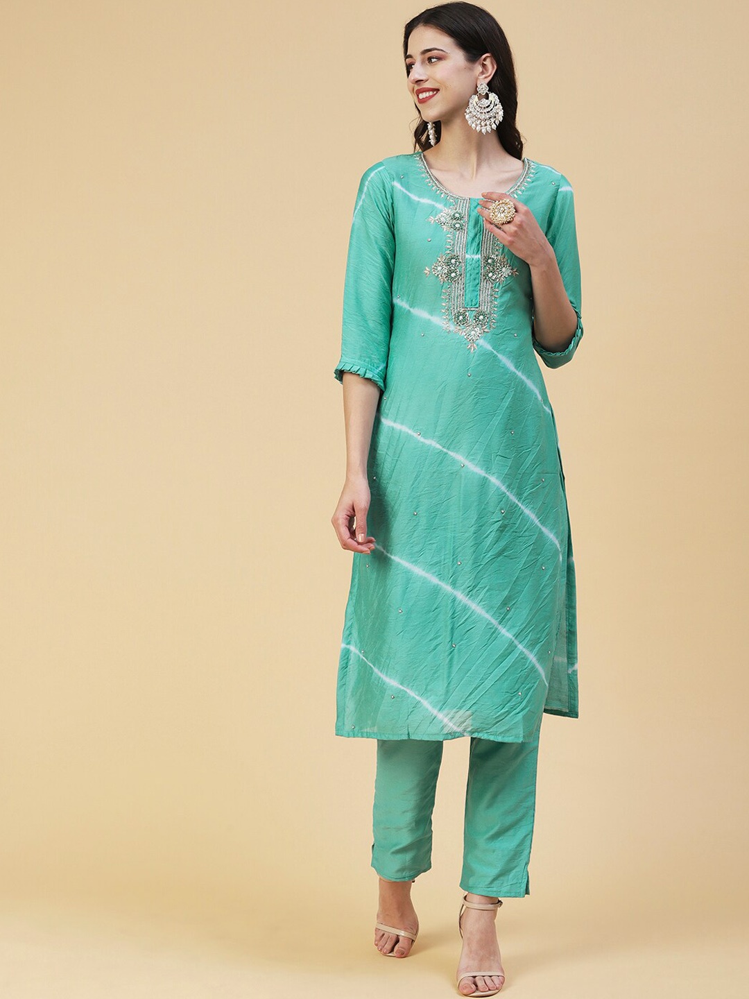 

FASHOR Women Leheriya Printed Zardozi Kurta with Trousers, Green