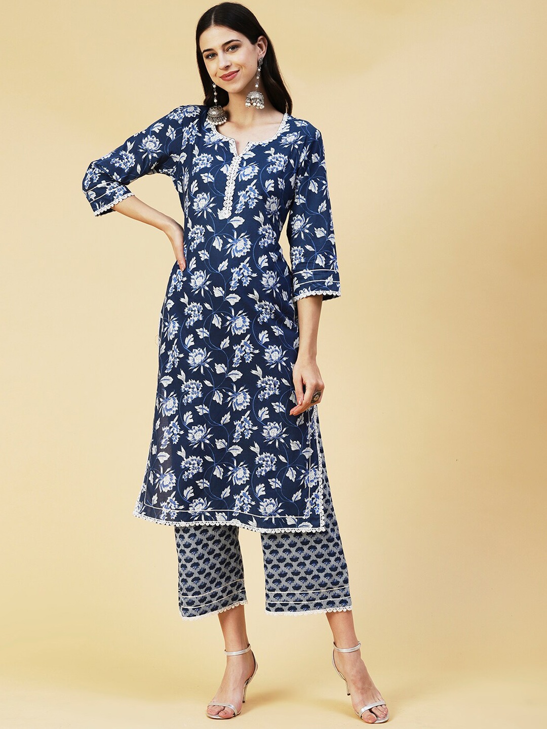 

FASHOR Women Floral Printed Beads and Stones Pure Cotton Kurta with Palazzos, Blue