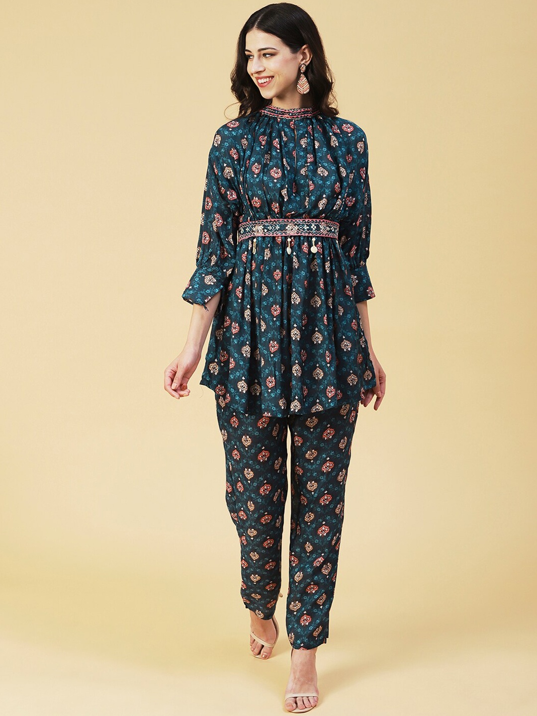 

FASHOR Women Printed Short Kurta With Trousers Co-Ords & Mirror Embroidered Belt, Teal