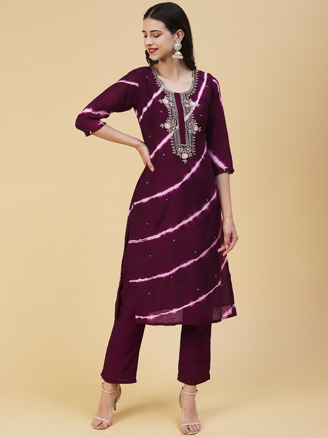 

FASHOR Women Leheriya Printed Kurta with Trousers, Maroon