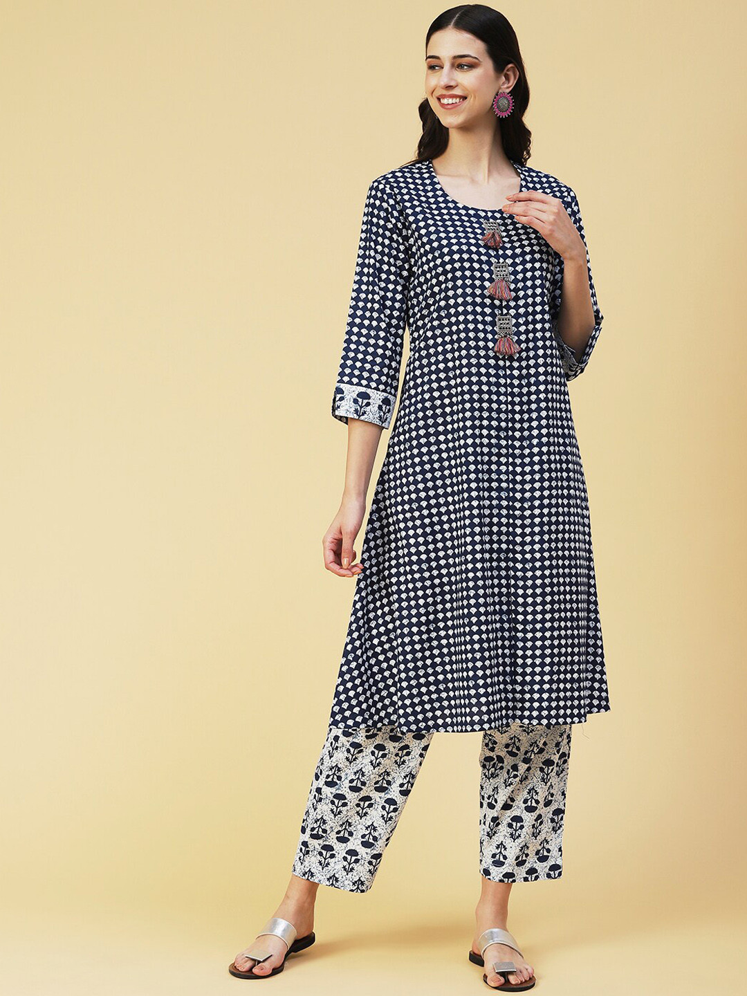 

FASHOR Women Floral Printed Pure Cotton Kurta with Trousers, Blue