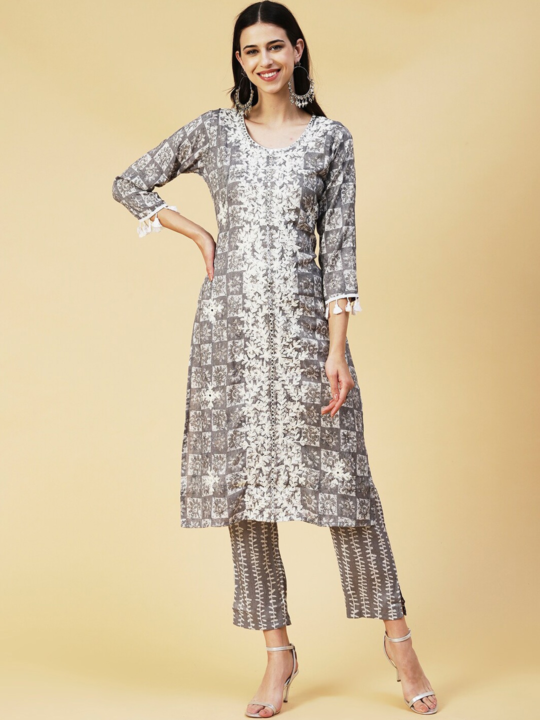 

FASHOR Women Floral Printed Thread Work Kurta with Trousers, Grey