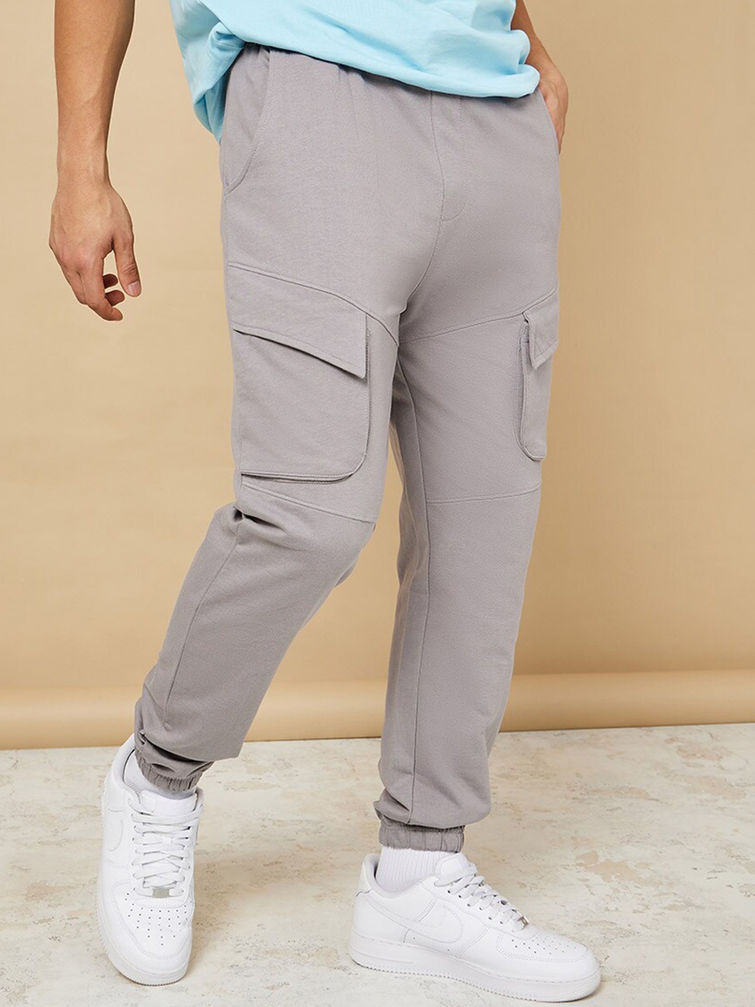 

Styli Men Solid Slim Fit Mid-Rise Cotton Cargo Style Joggers, Grey