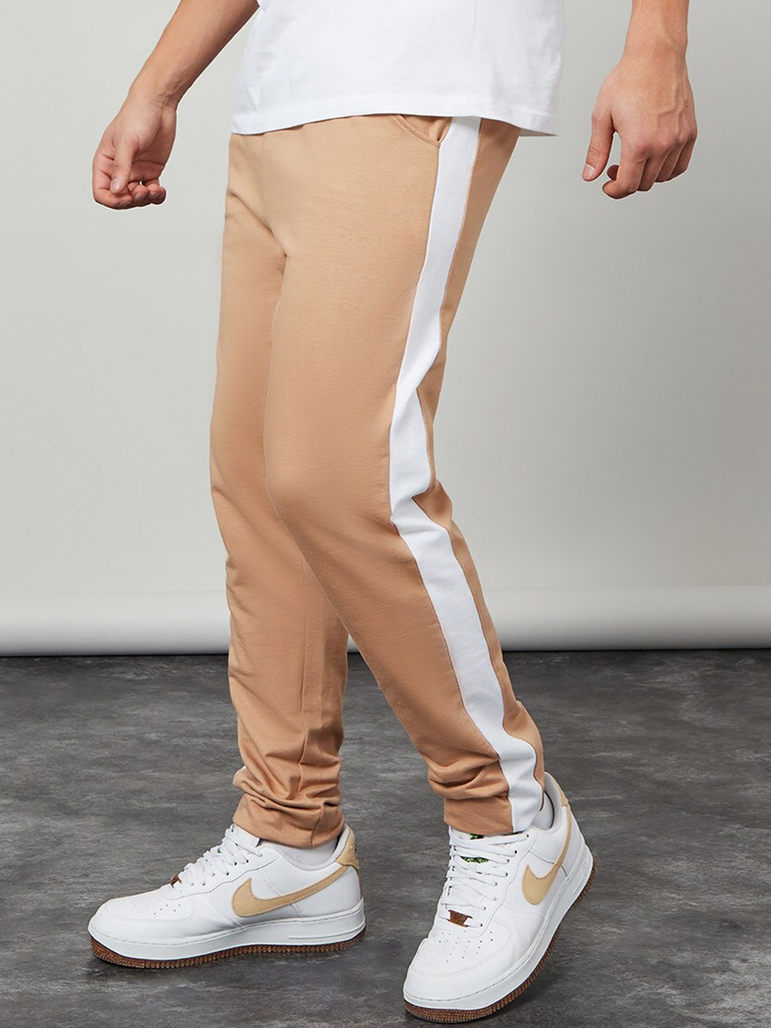 

Styli Men Side Stripe Detail Regular Fit Jogger, Beige