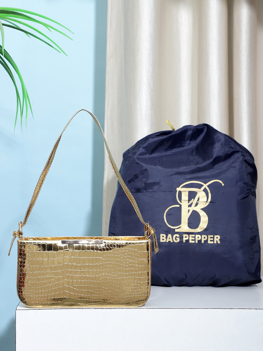 

Bag Pepper Textured Structured Tote Bag, Gold