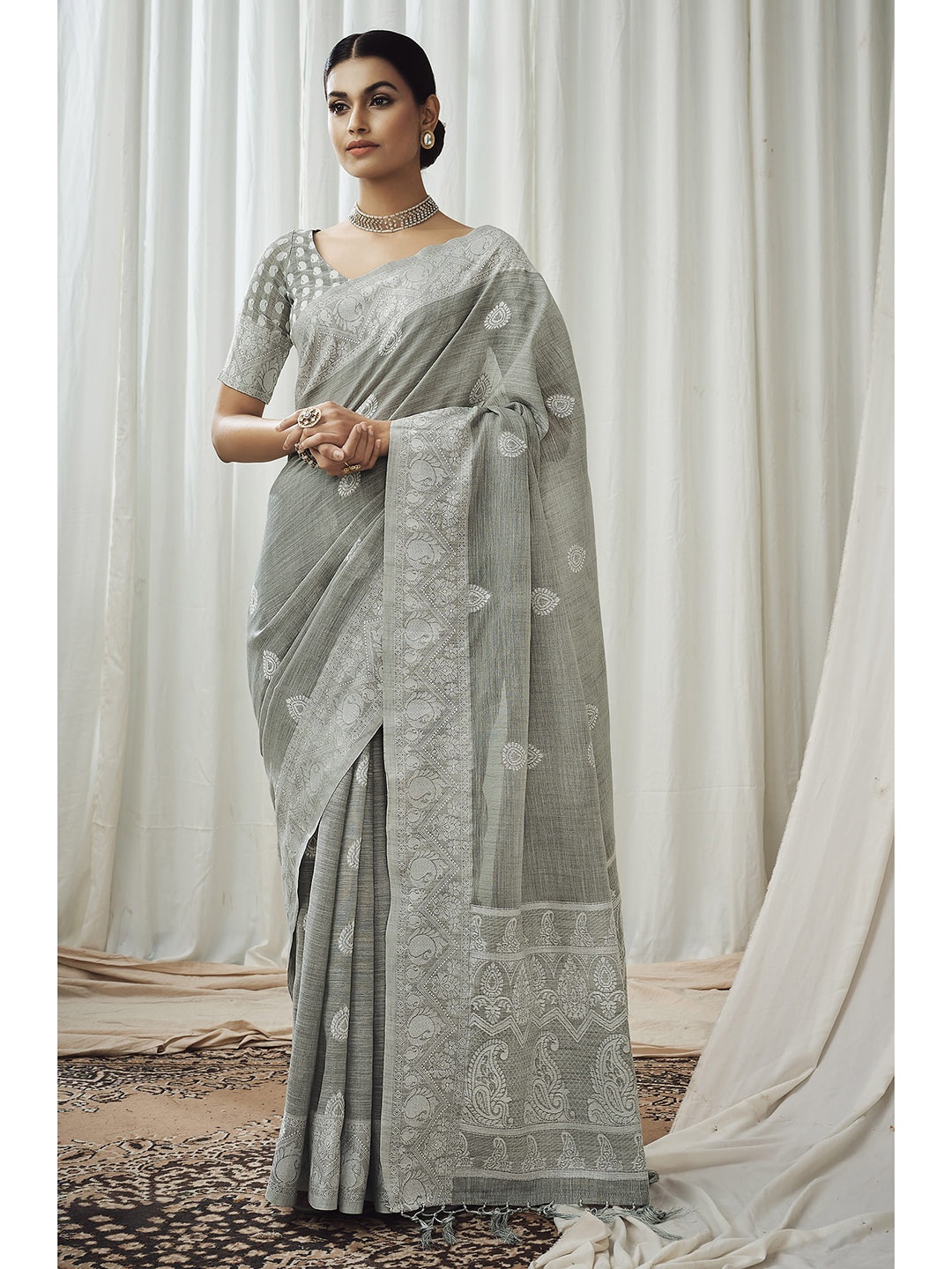 

elora Ethnic Motifs Chikankari Saree, Grey