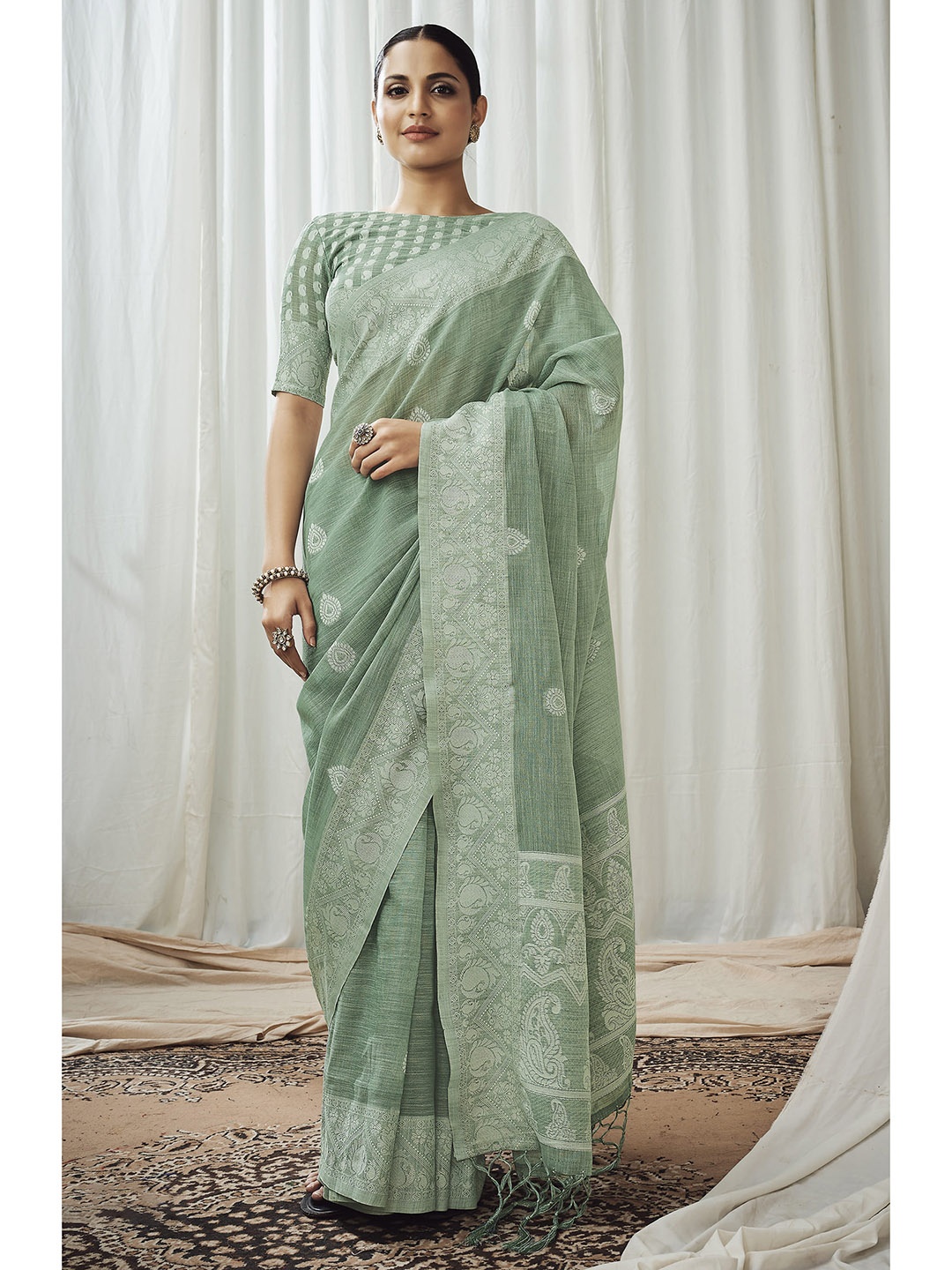 

elora Ethnic Motifs Chikankari Saree, Green