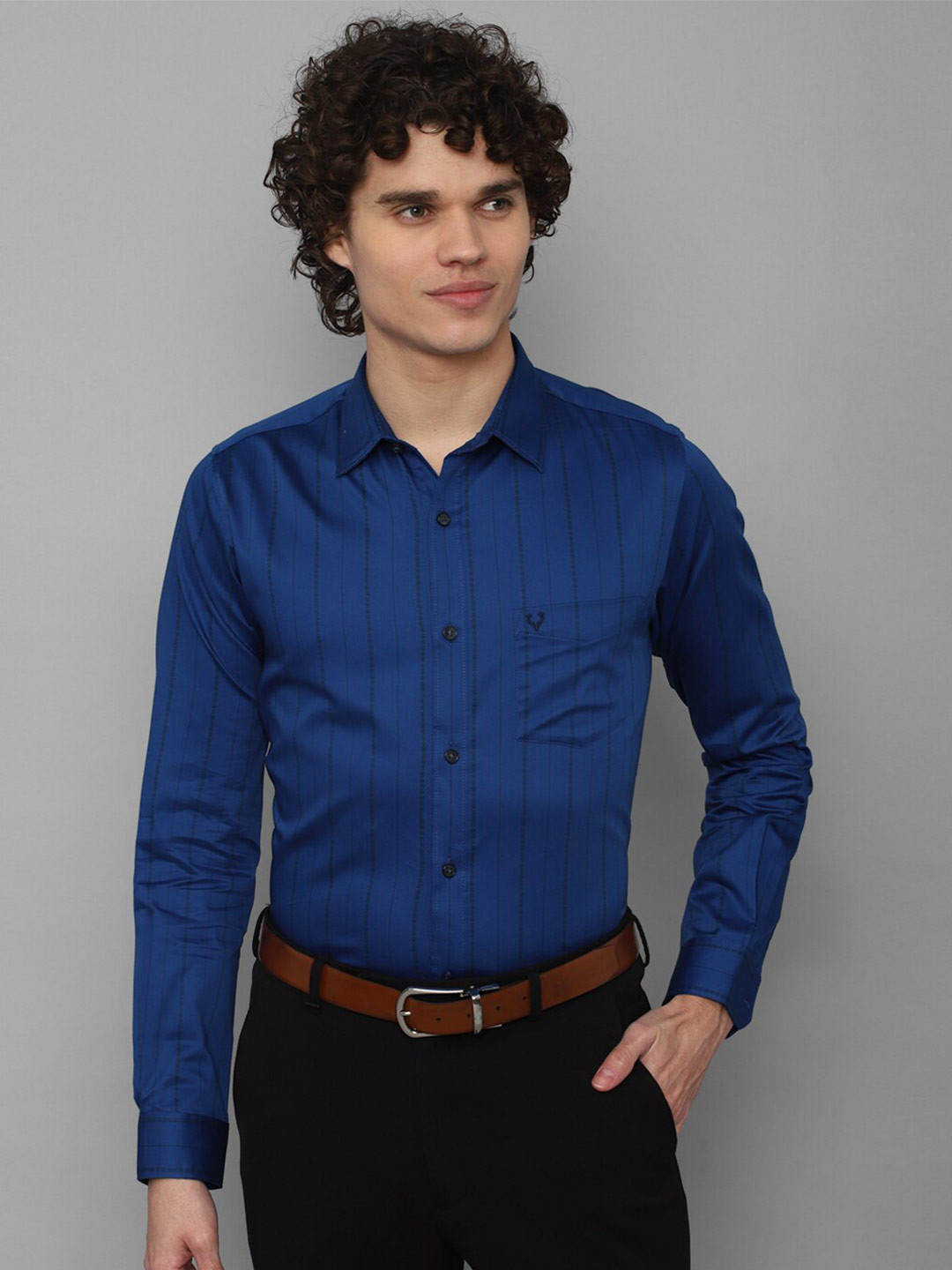 

Allen Solly Men Slim Fit Striped Pure Cotton Formal Shirt, Navy blue