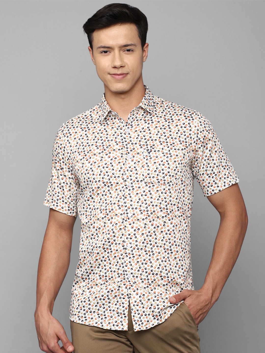 

Allen Solly Men Slim Fit Geometric Printed Pure Cotton Casual Shirt, Beige