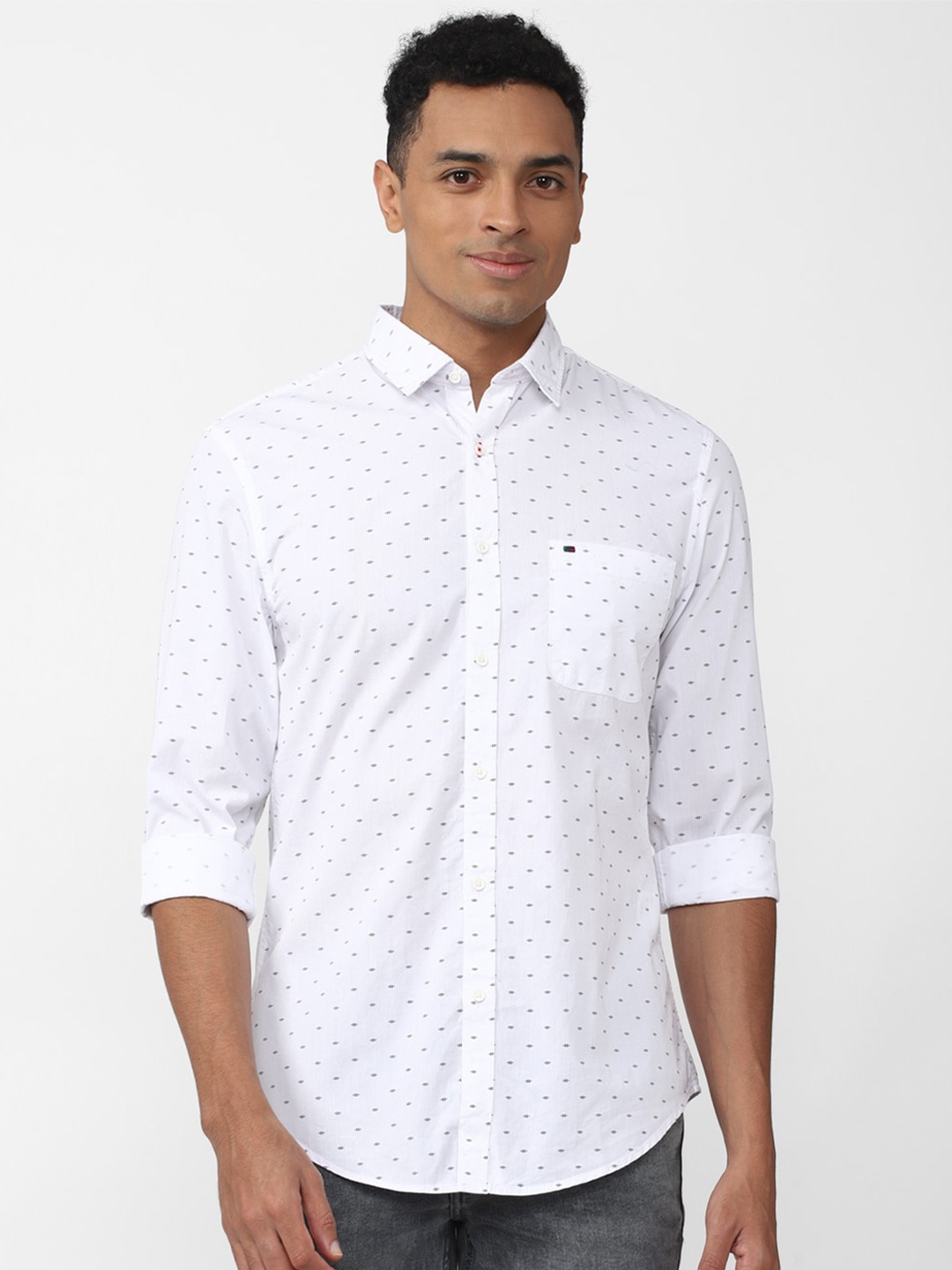 

Peter England Casuals Men Slim Fit Printed Pure Cotton Casual Shirt, White
