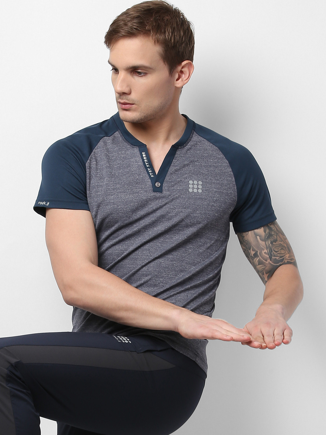 

rock.it Men Grey Melange Solid Swift Dry Round Neck T-shirt