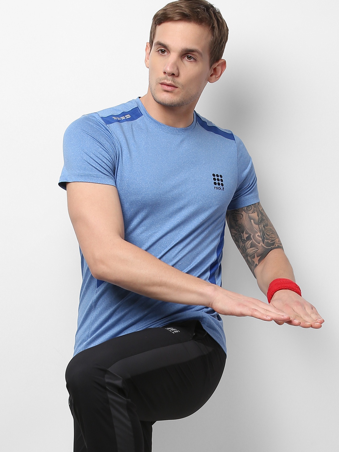 

rock.it Men Blue Solid Swift Dry Round Neck T-shirt