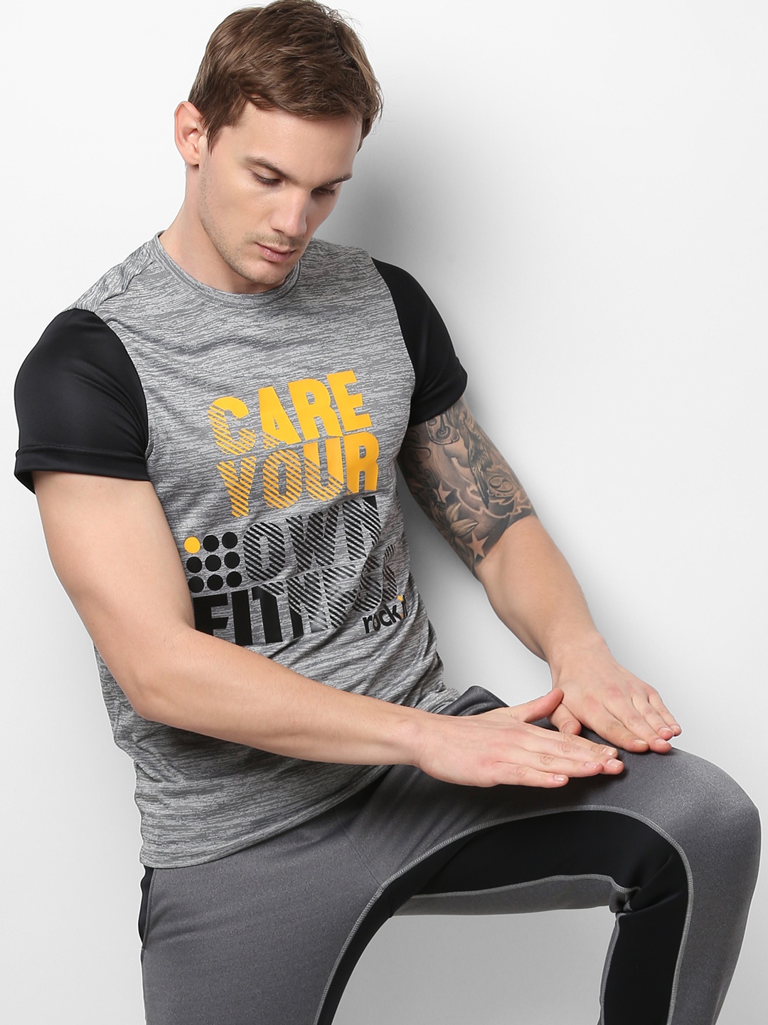 

rock.it Men Grey & Black Printed Swift Dry Round Neck T-shirt