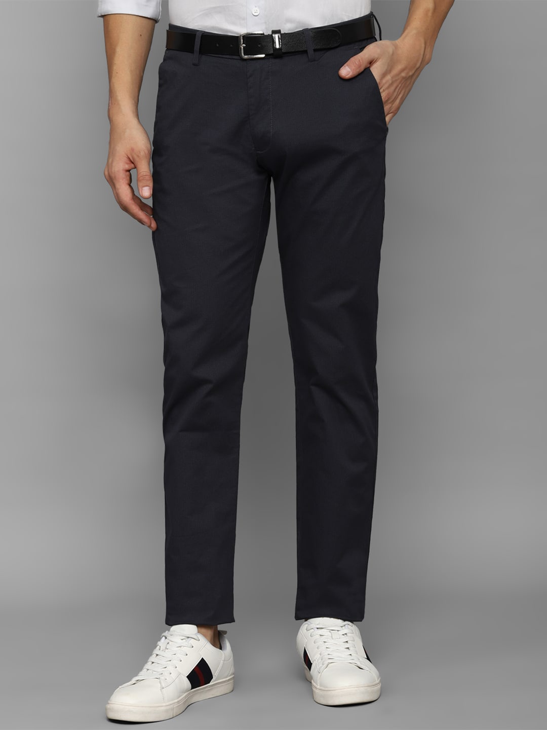 

Allen Solly Men Slim Fit Trousers, Navy blue