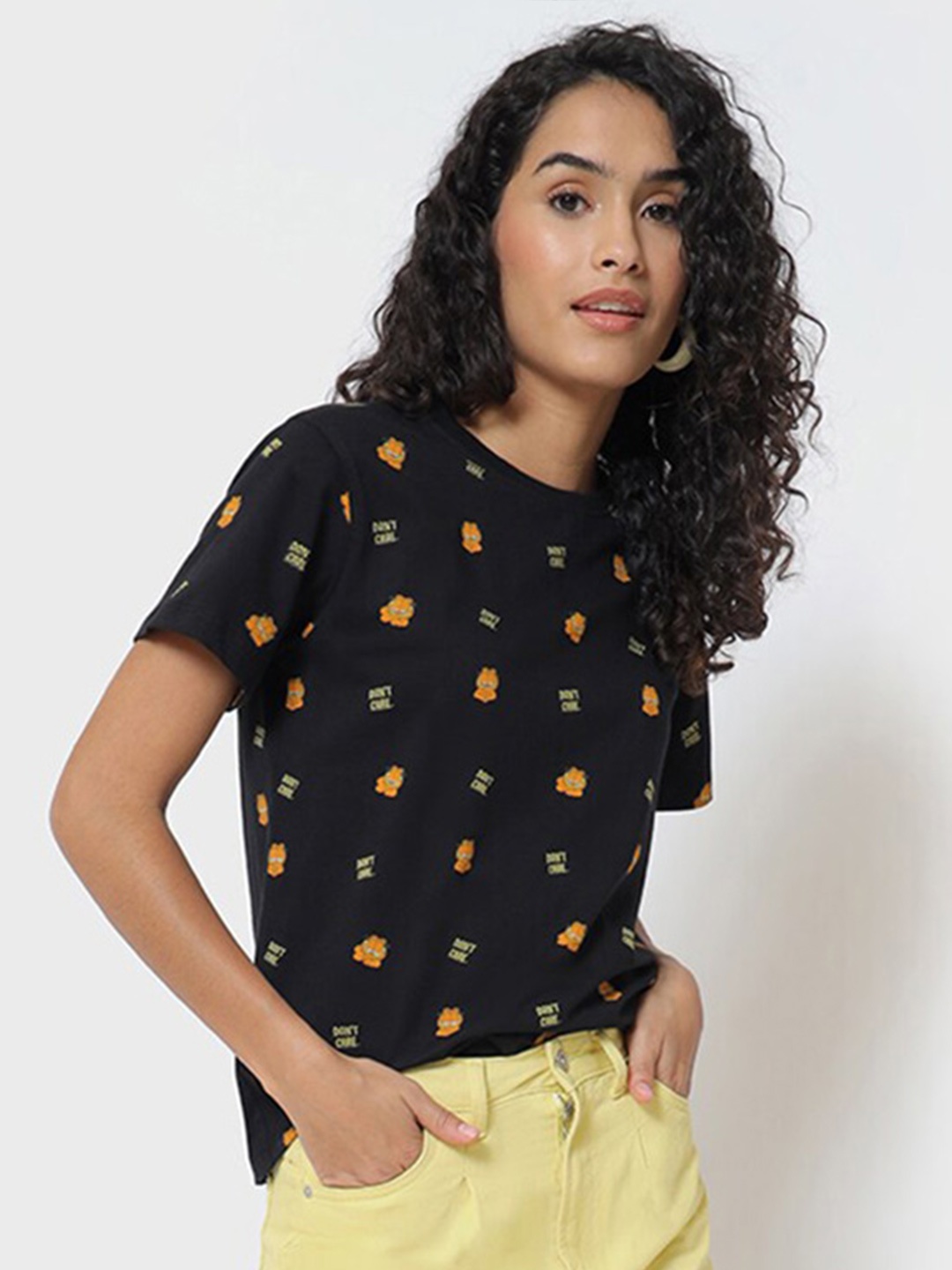 

Bewakoof Women Printed Regular Cotton T-shirt, Black