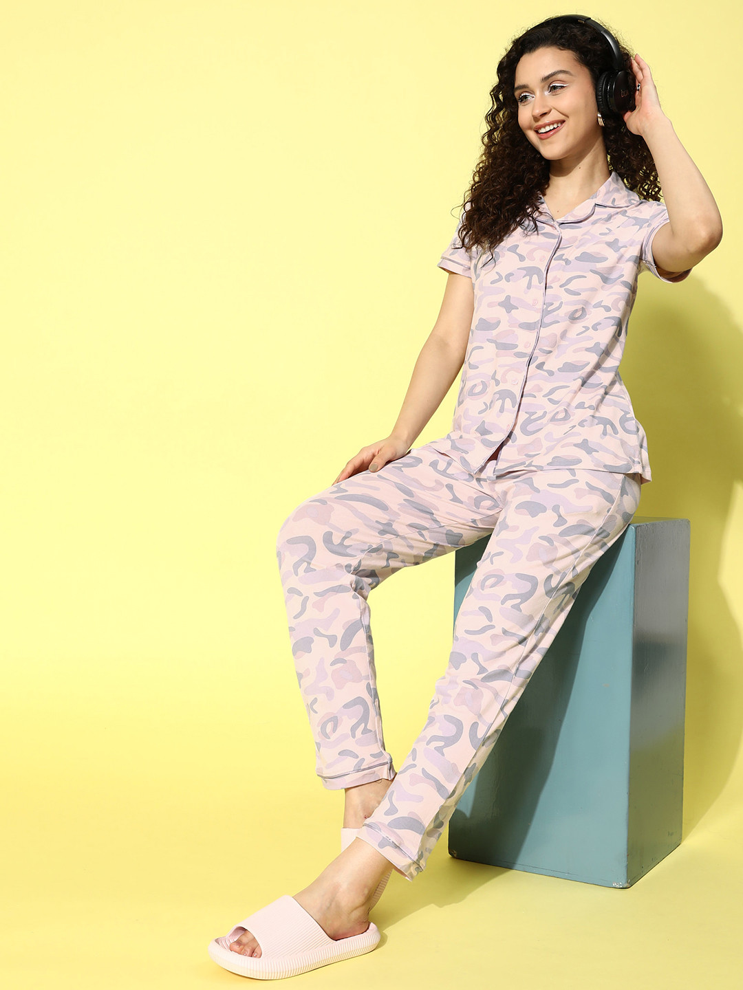 

Sweet Dreams Women Abstract Printed Night suit, Pink