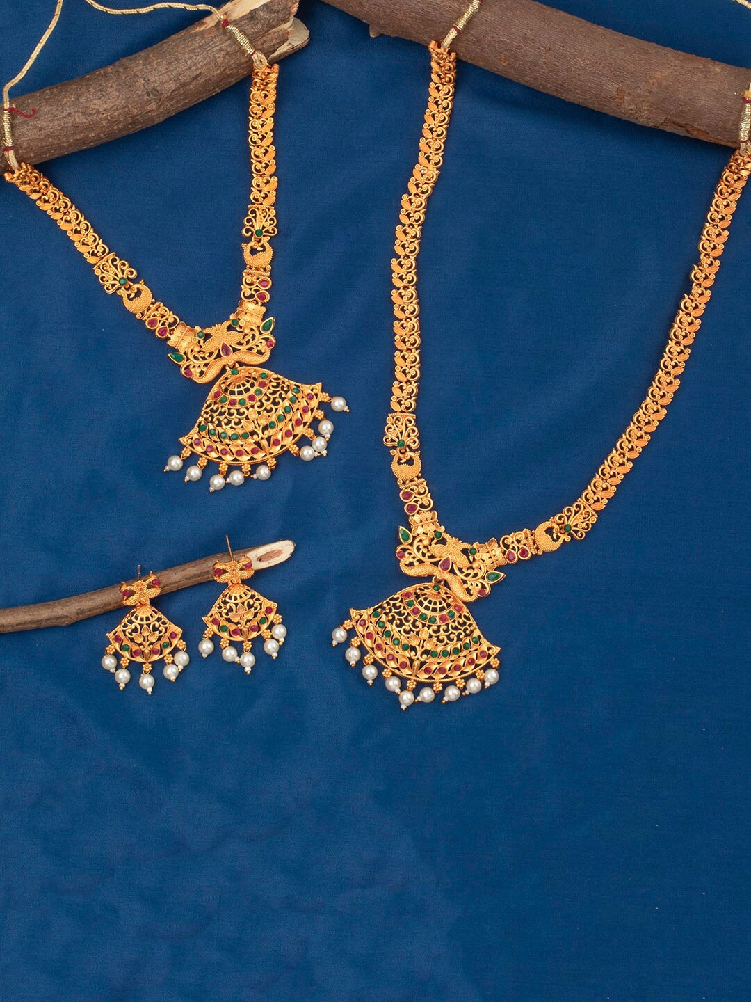 

Alamod Gold-Plated Stone Studded & Pearl Beaded Jewellery Set