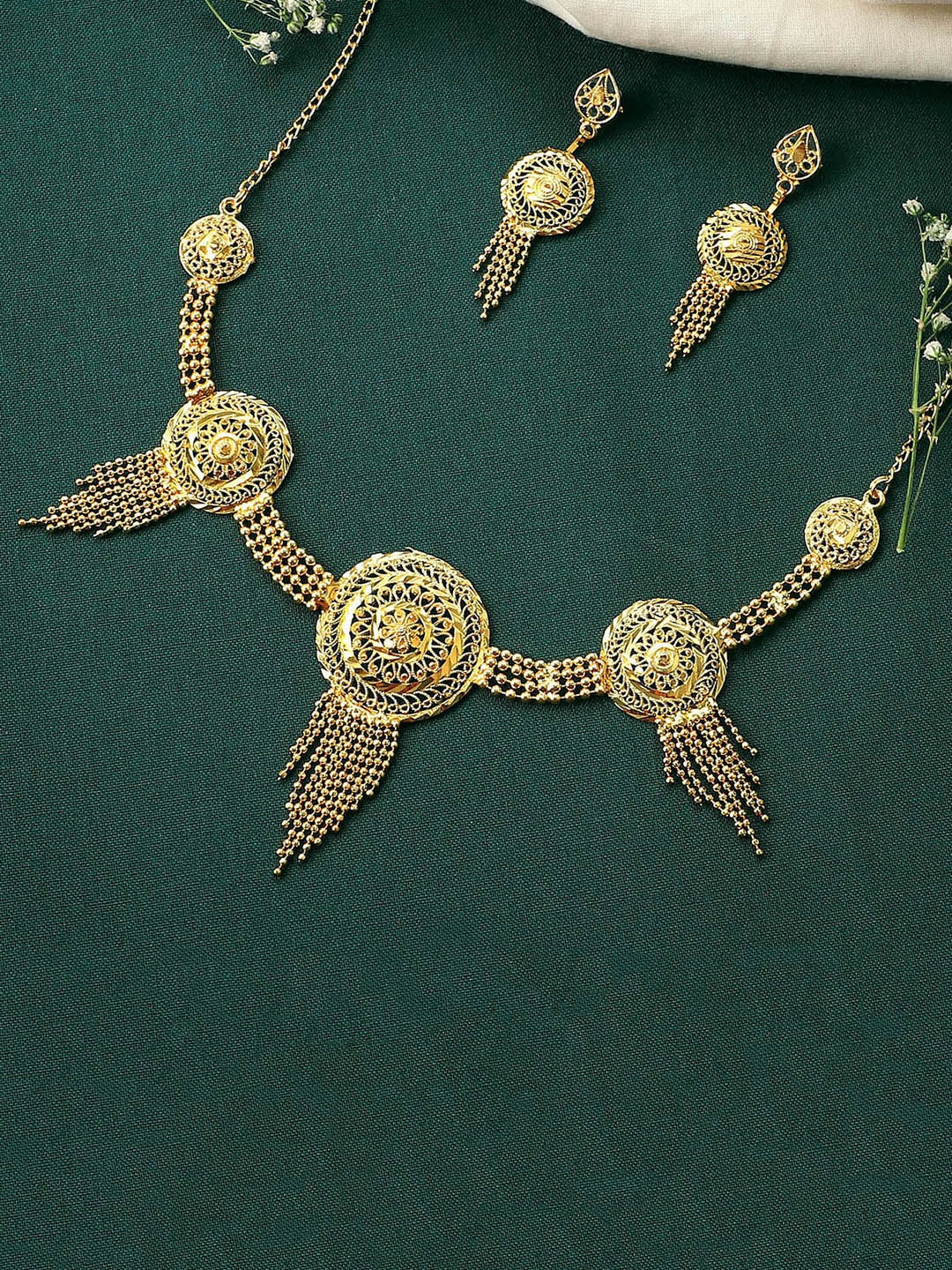 

Alamod Gold-Plated Tasselled Jewellery Set