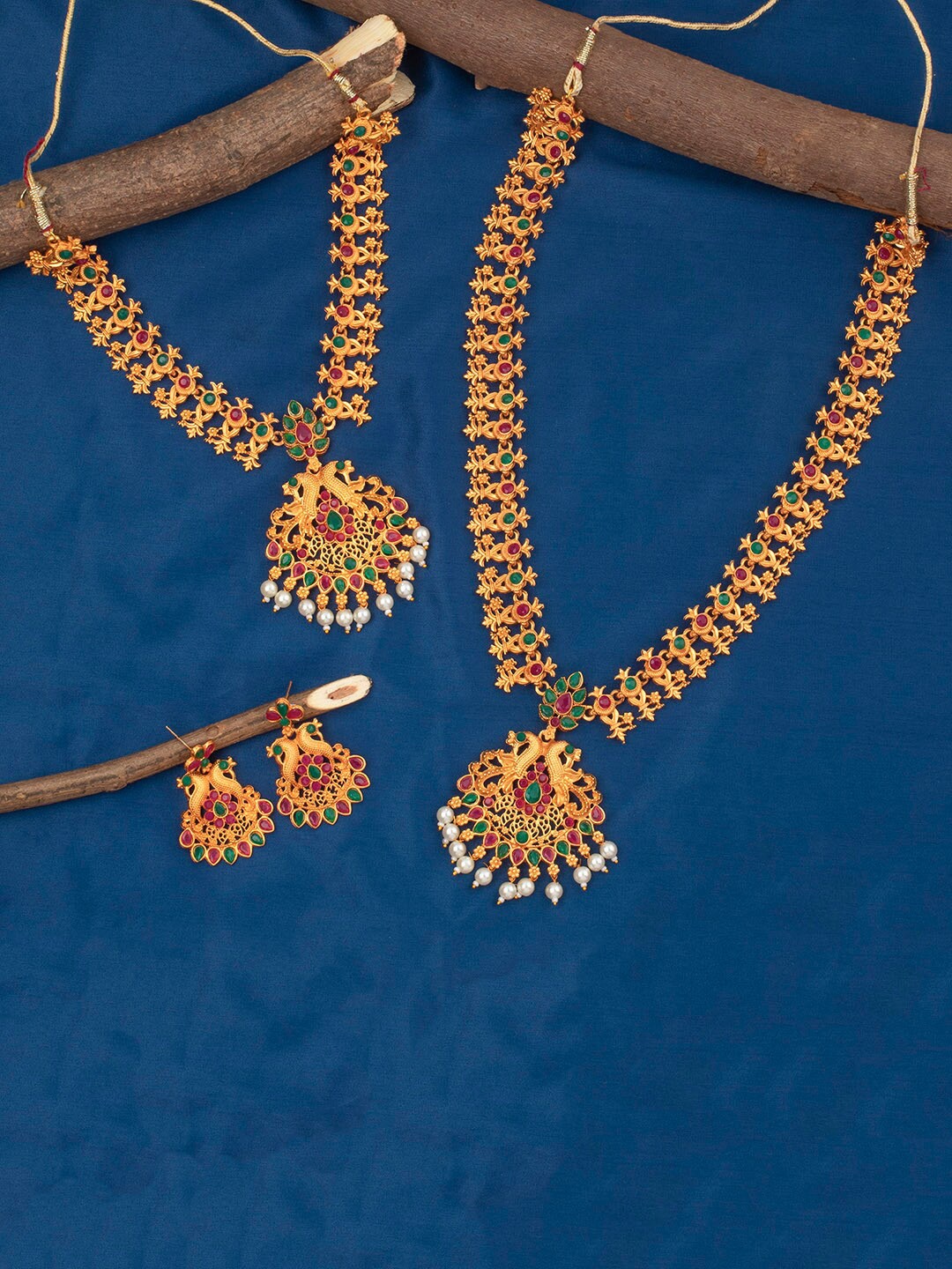 

Alamod Gold-Plated Stone Studded & Pearl Beaded Jewellery Set