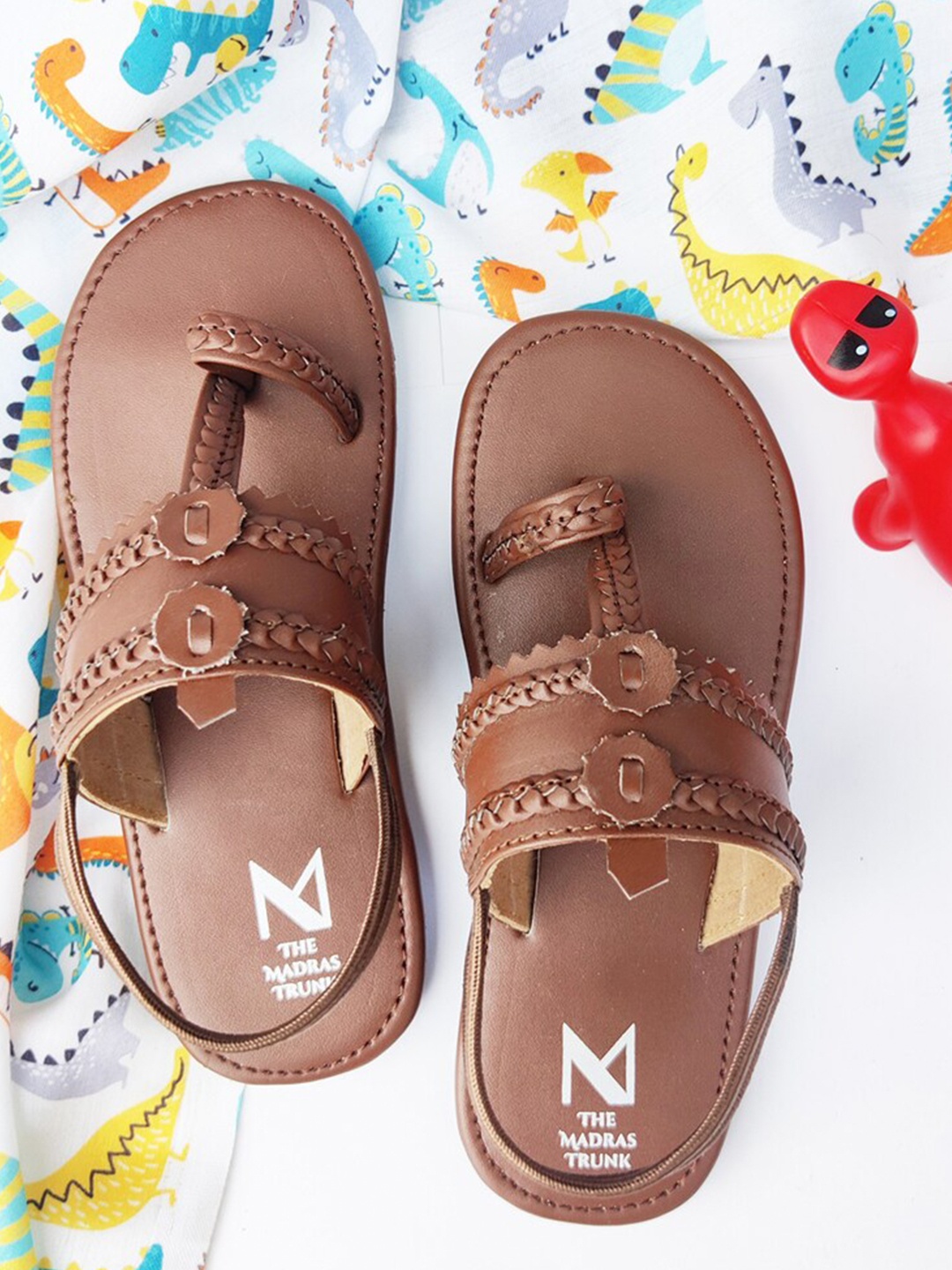 

THE MADRAS TRUNK Kids Kolhapuri Sandals, Brown