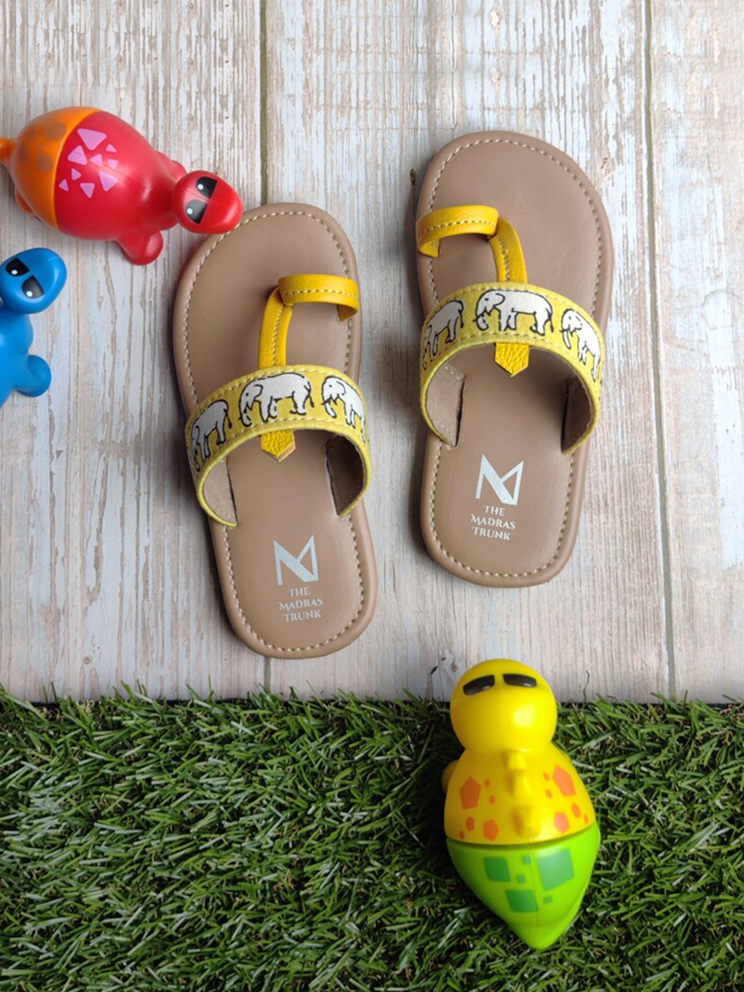 

THE MADRAS TRUNK Kids Leather Comfort Sandals, Tan